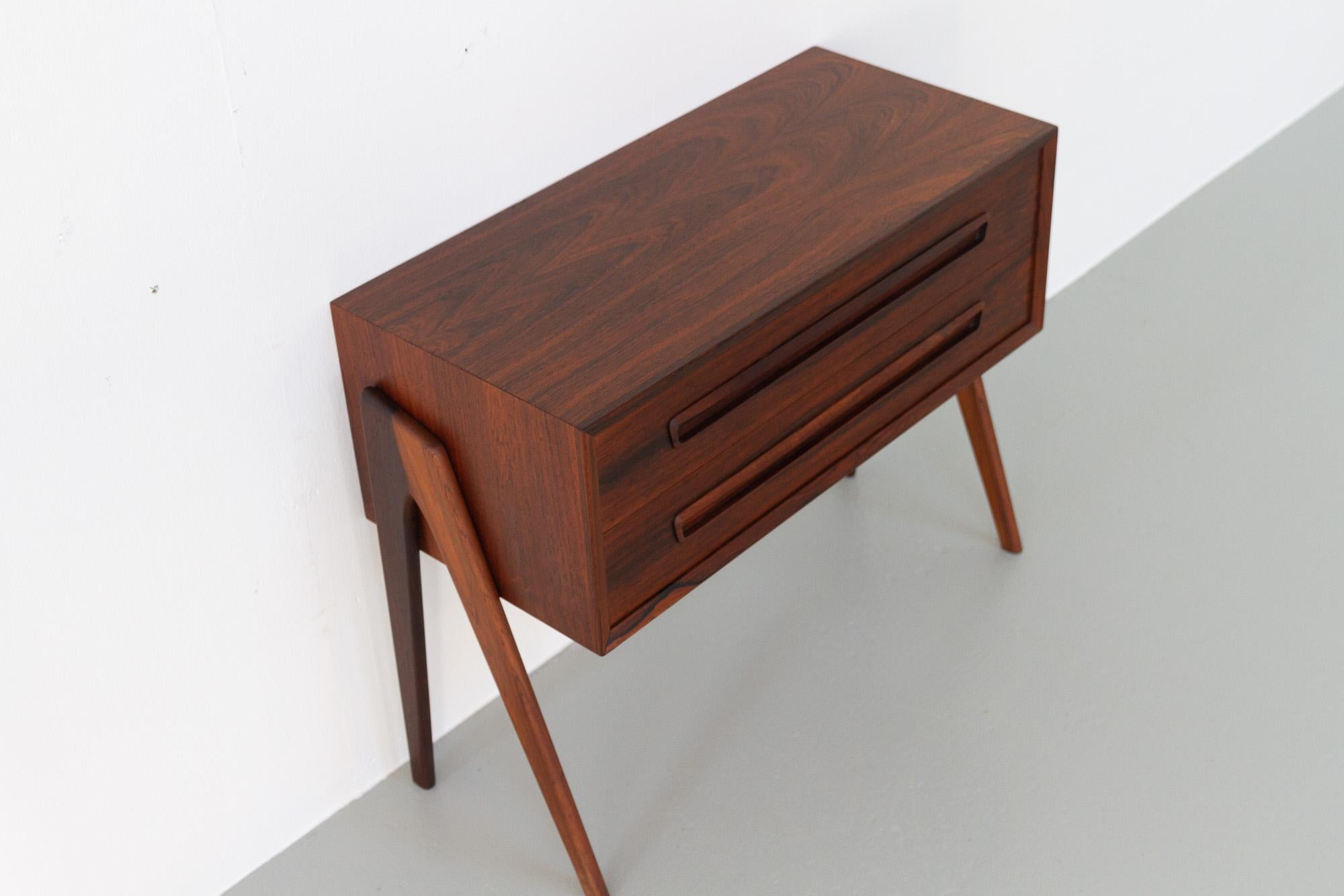 Table de nuit moderne danoise en palissandre par AP Møbler Svenstrup, années 1960. en vente 5