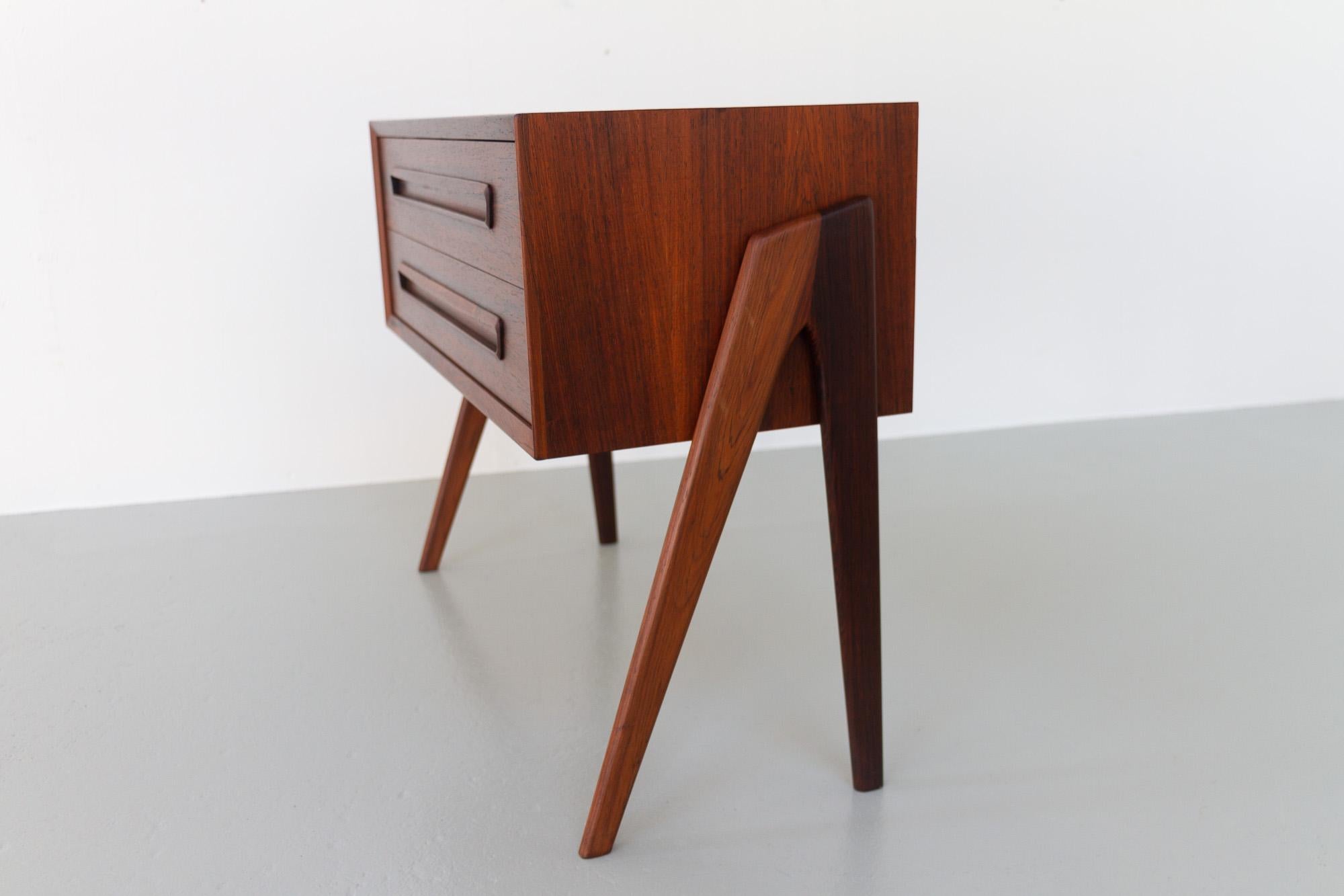 Vintage Danish Modern Rosewood Nightstand by AP Møbler Svenstrup, 1960s For Sale 2