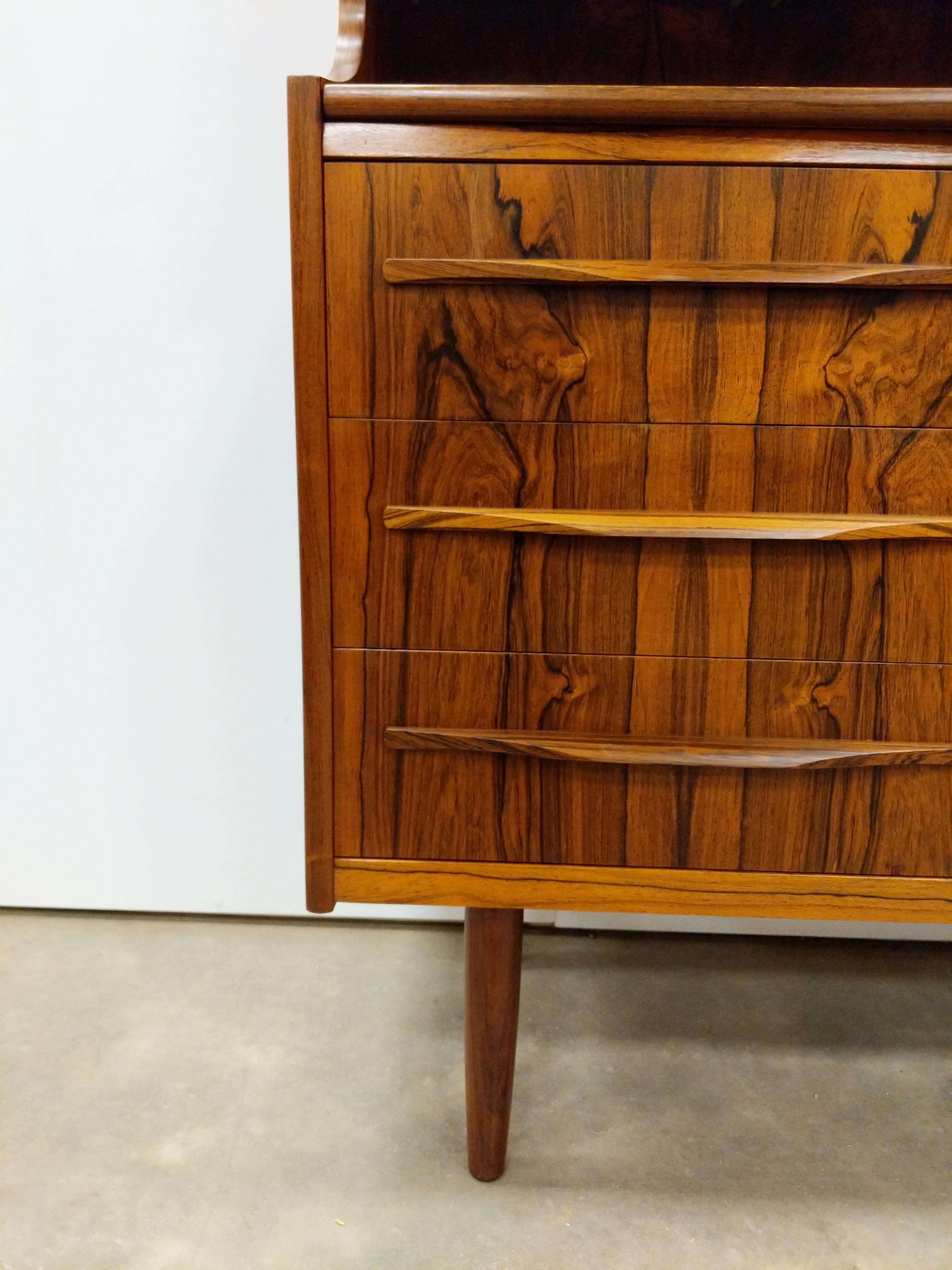 Escritorio danés moderno vintage de palisandro siglo XX en venta
