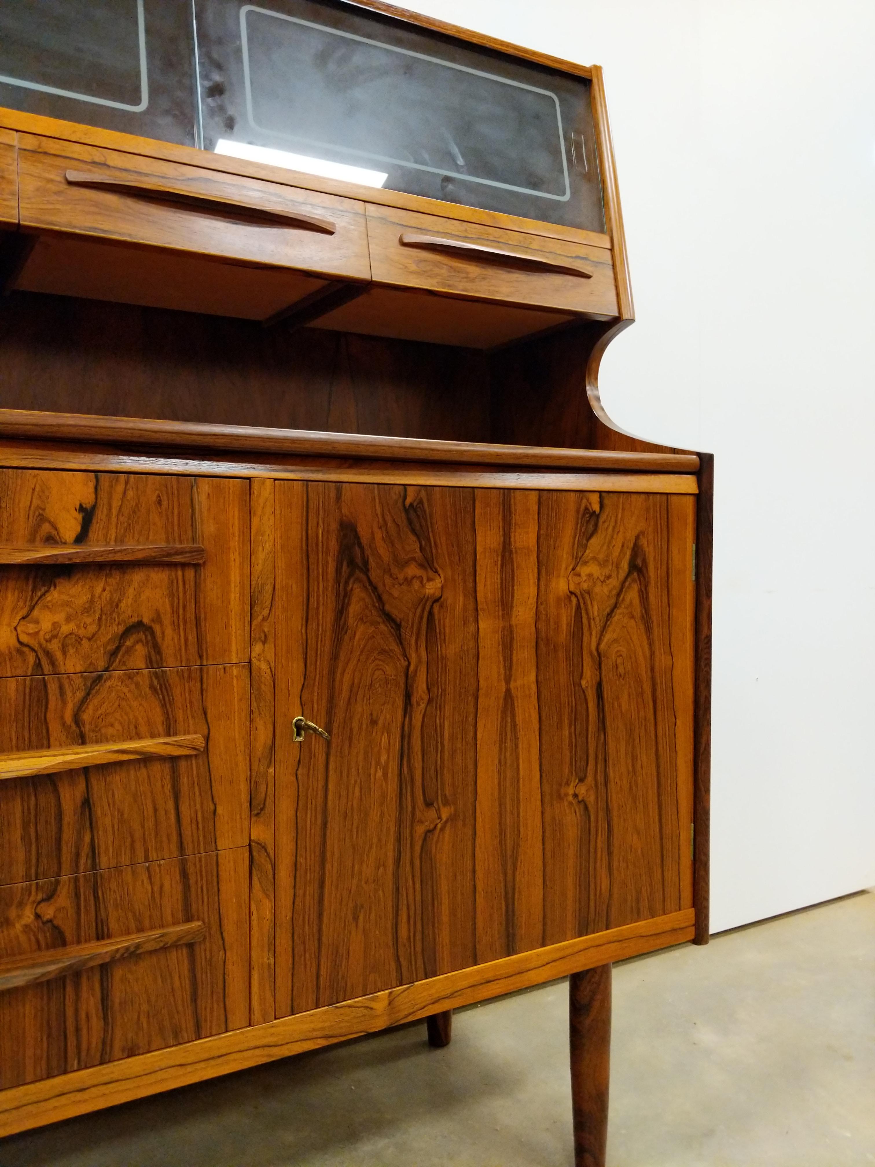 Escritorio danés moderno vintage de palisandro Palo de rosa en venta