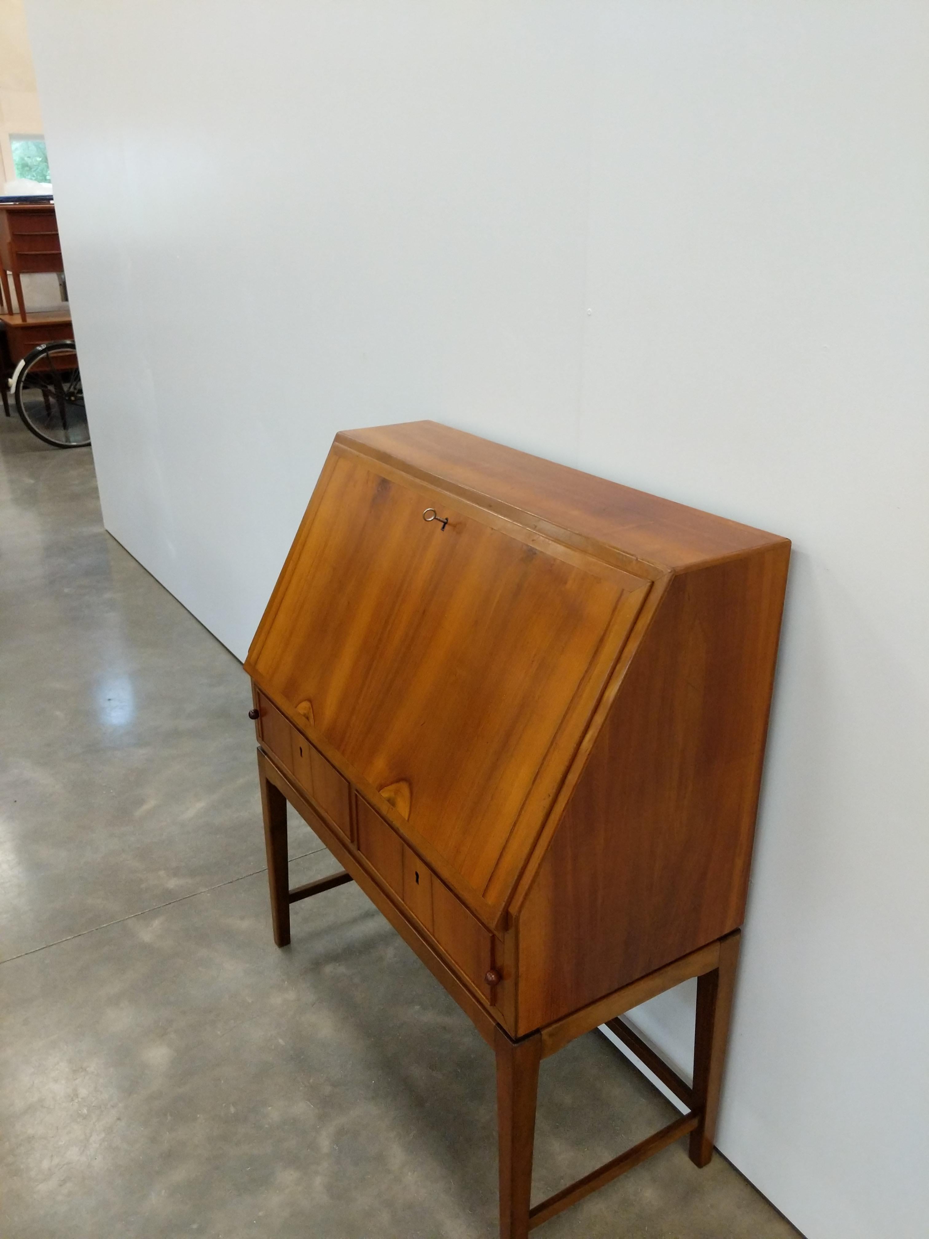 Vintage Danish Modern Secretary Desk / Vanity by Søren Willadsen In Good Condition In Gardiner, NY