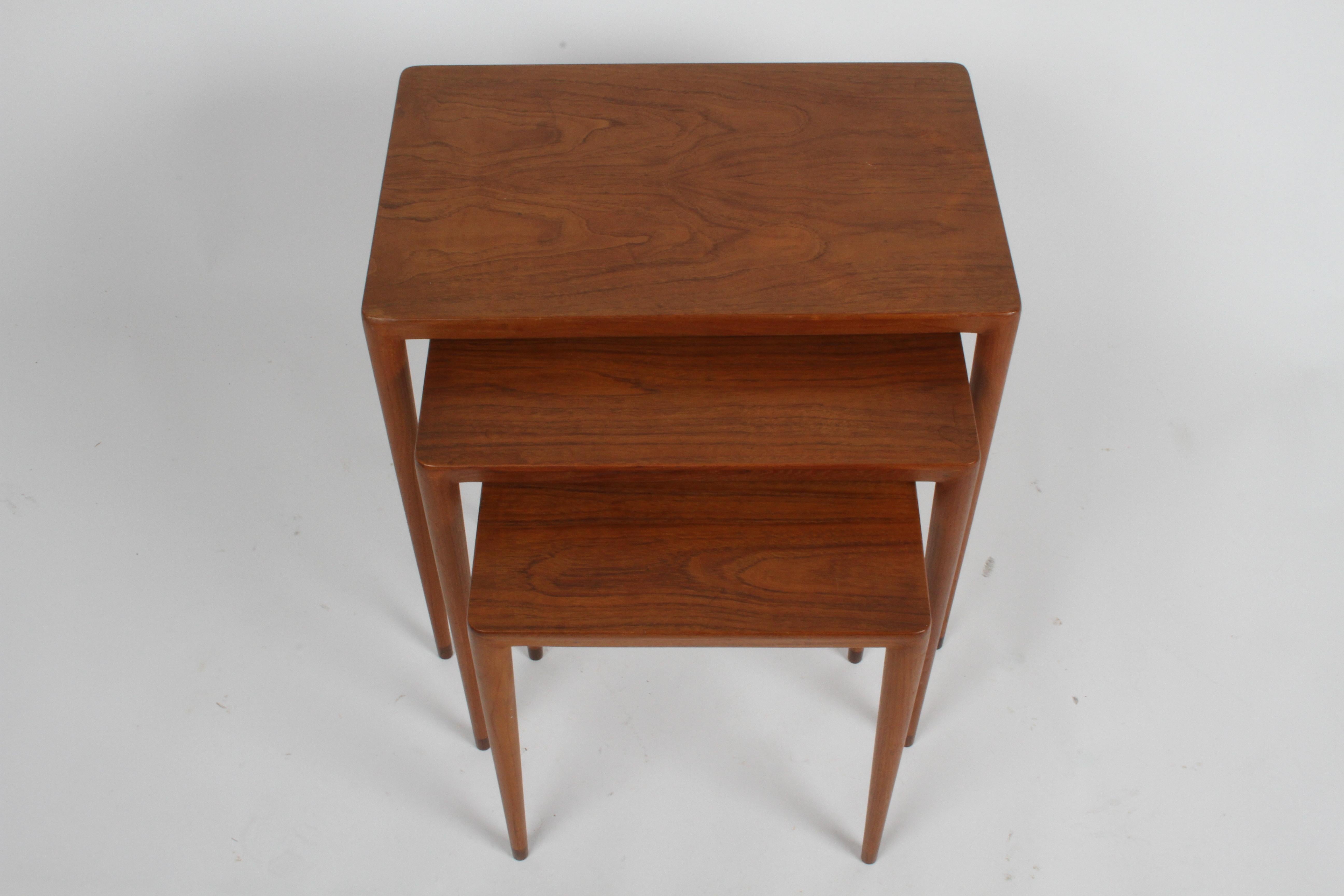 Vintage Danish Modern Set of 3 Teak Nesting Tables Retailed by Illums Bolighus In Good Condition In St. Louis, MO
