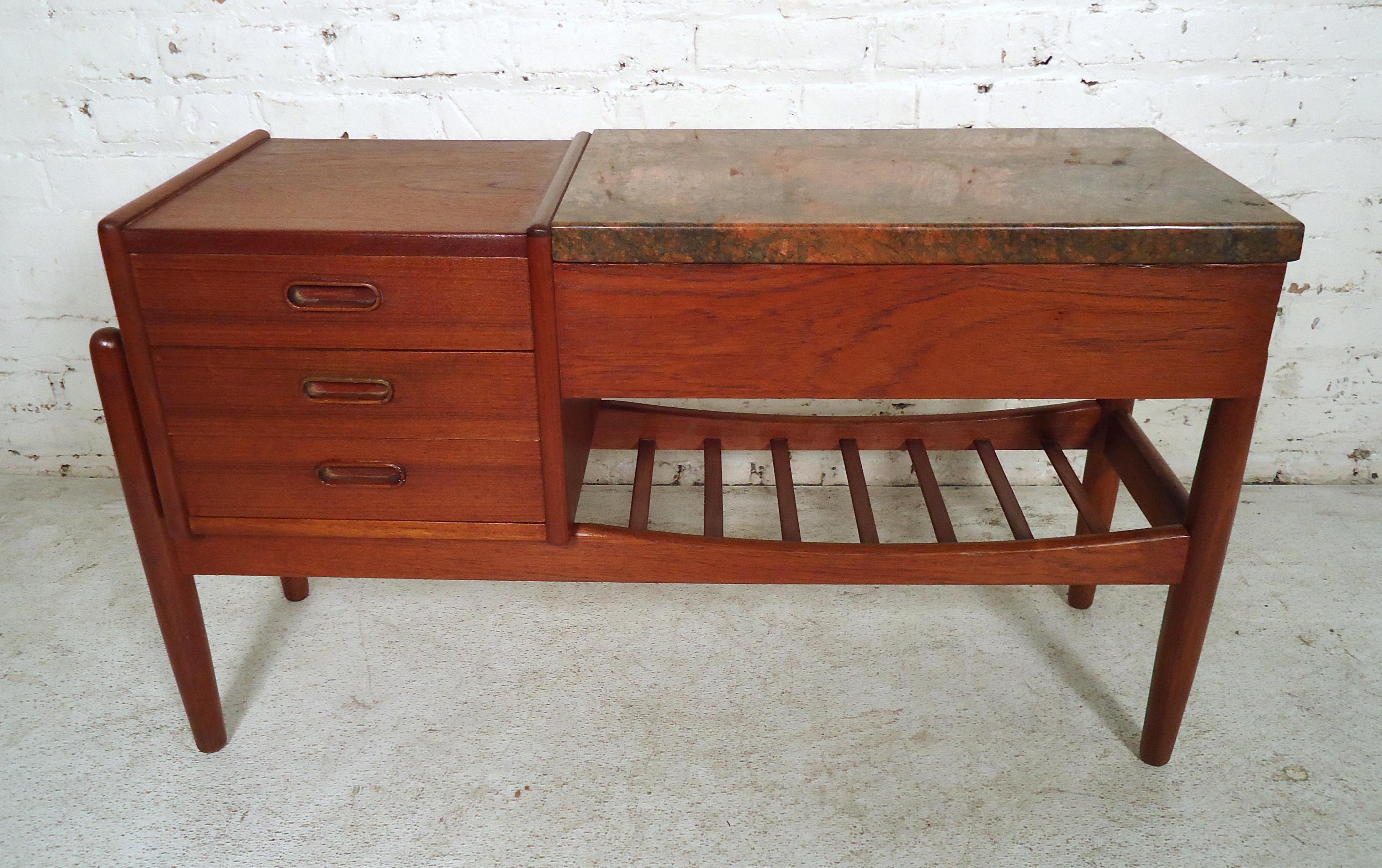 Midcentury Danish modern side table featuring a stone top, three drawers in rich teak wood grain and tapered legs.
Please confirm item location (NY or NJ) with dealer.