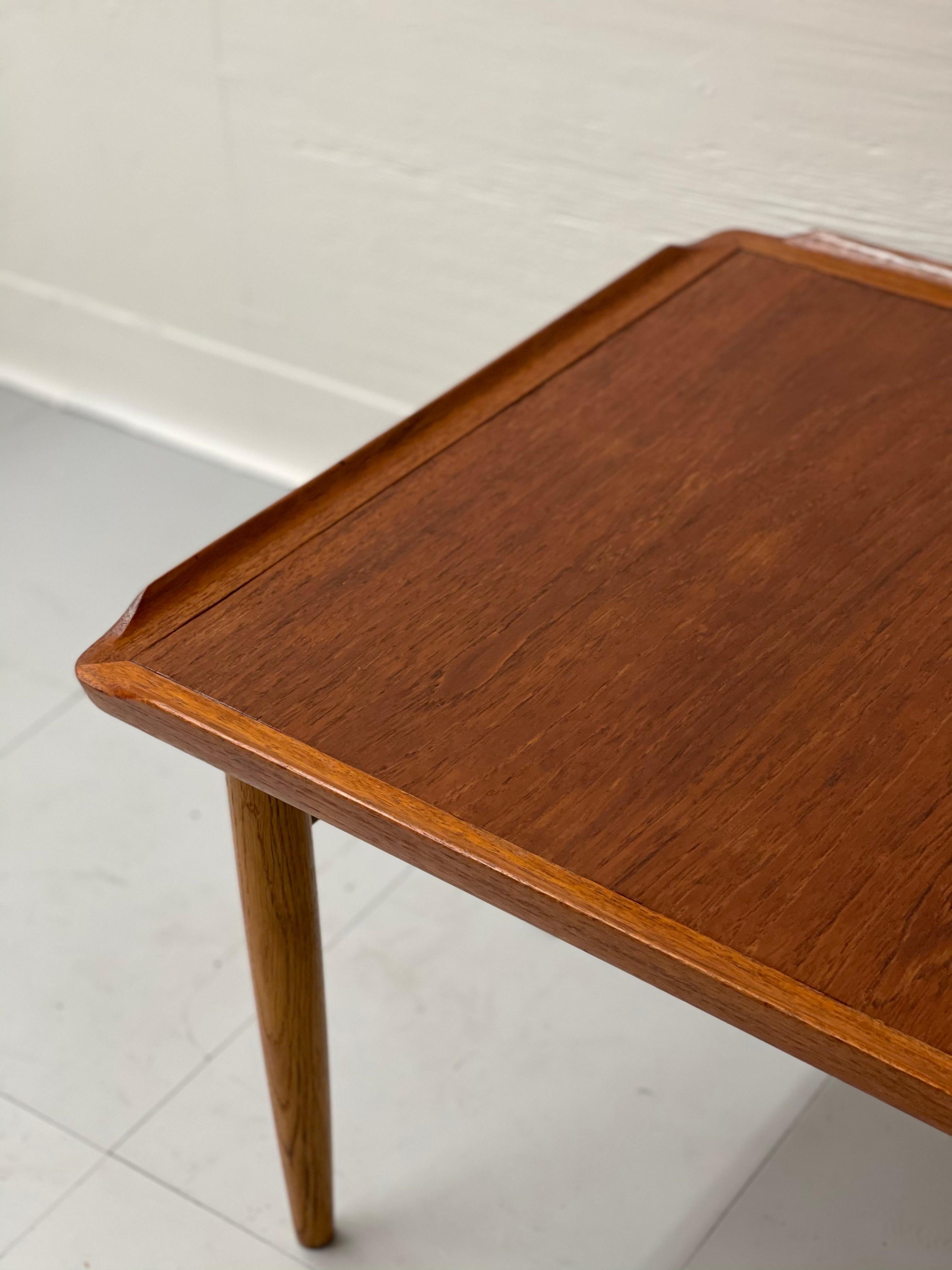 Dänischer moderner Tisch im Vintage-Stil im Zustand „Gut“ im Angebot in Seattle, WA