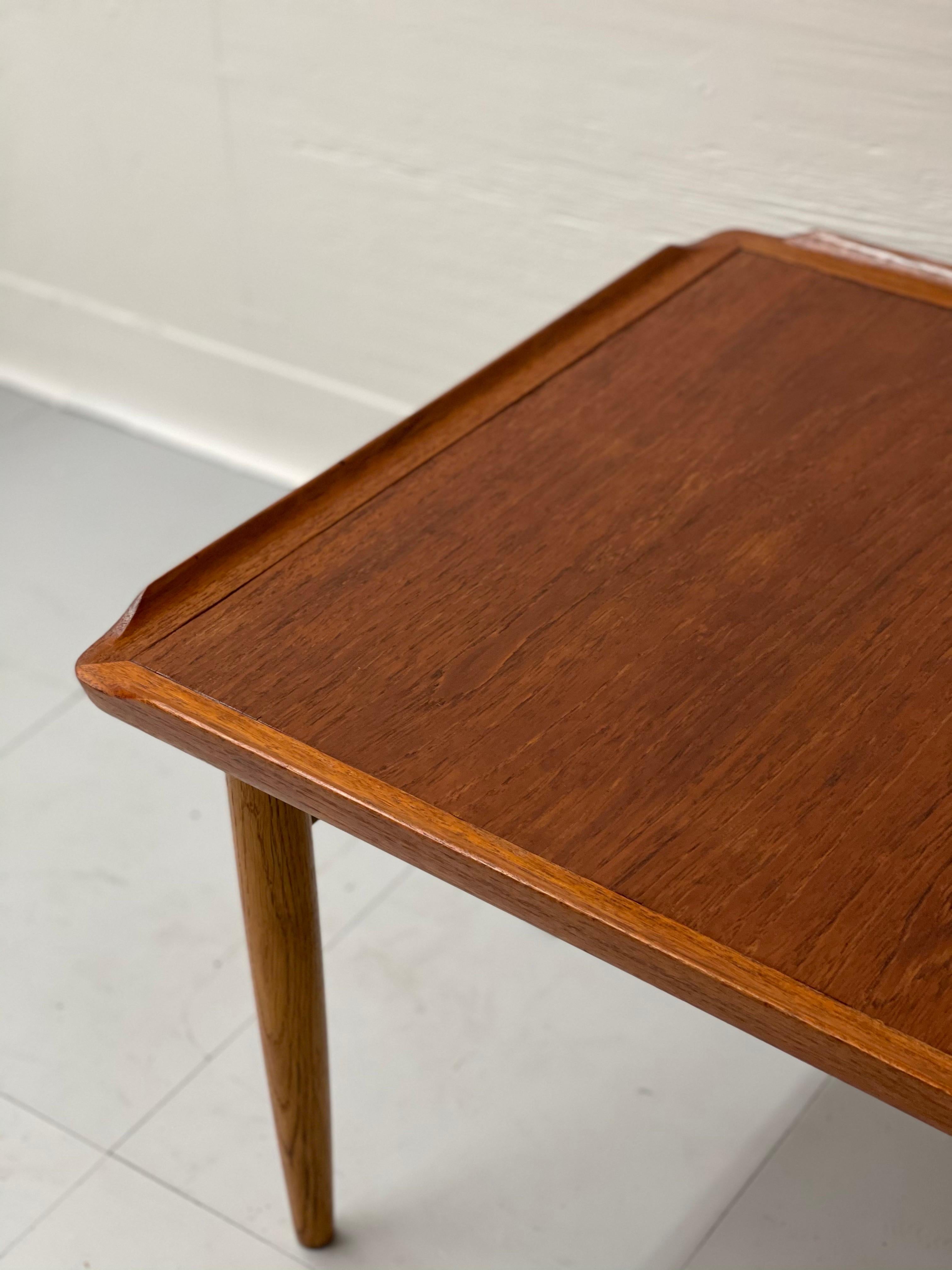 Table danoise moderne vintage Bon état - En vente à Seattle, WA