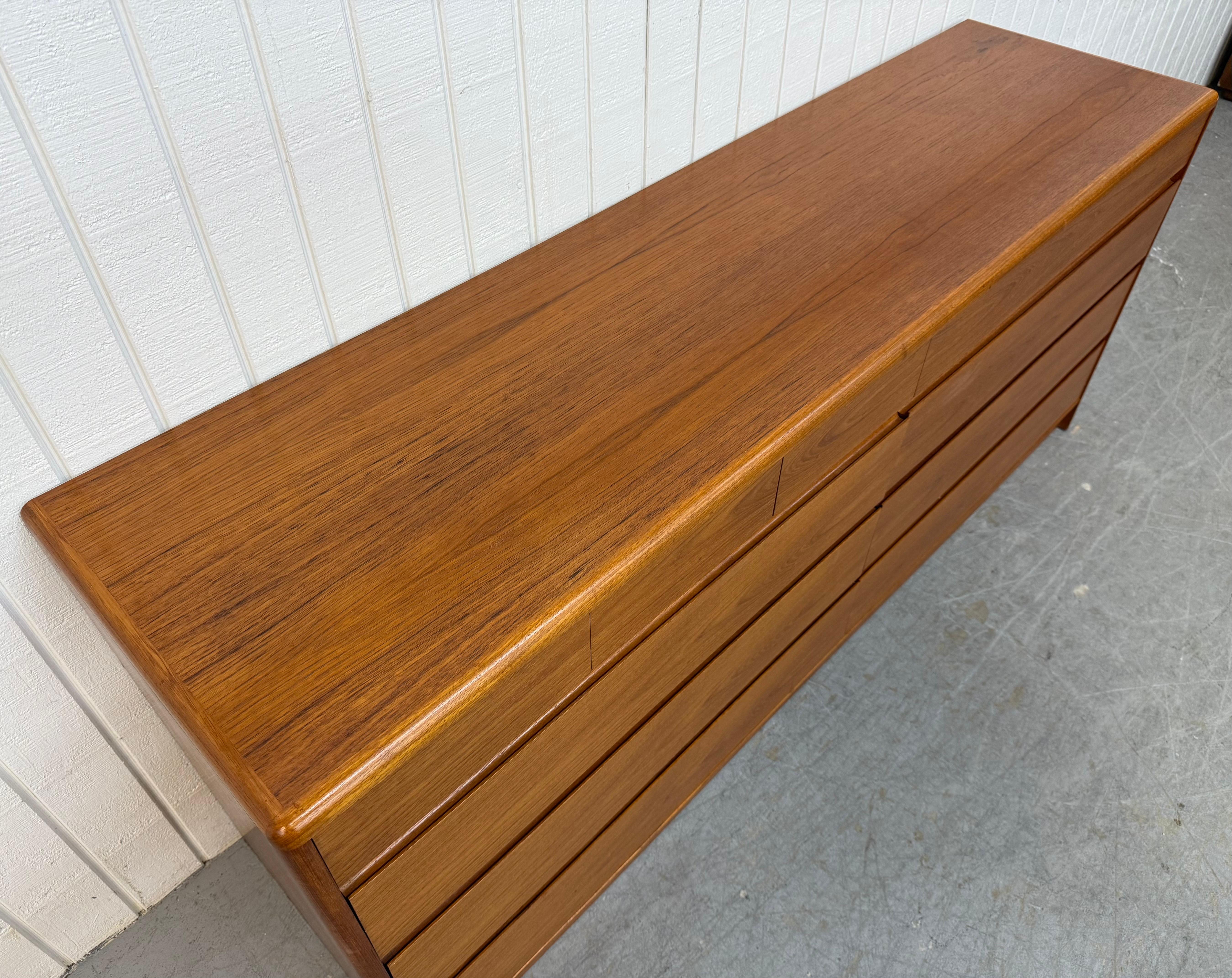 Danois Commode danoise moderne vintage en teck à 10 tiroirs en vente