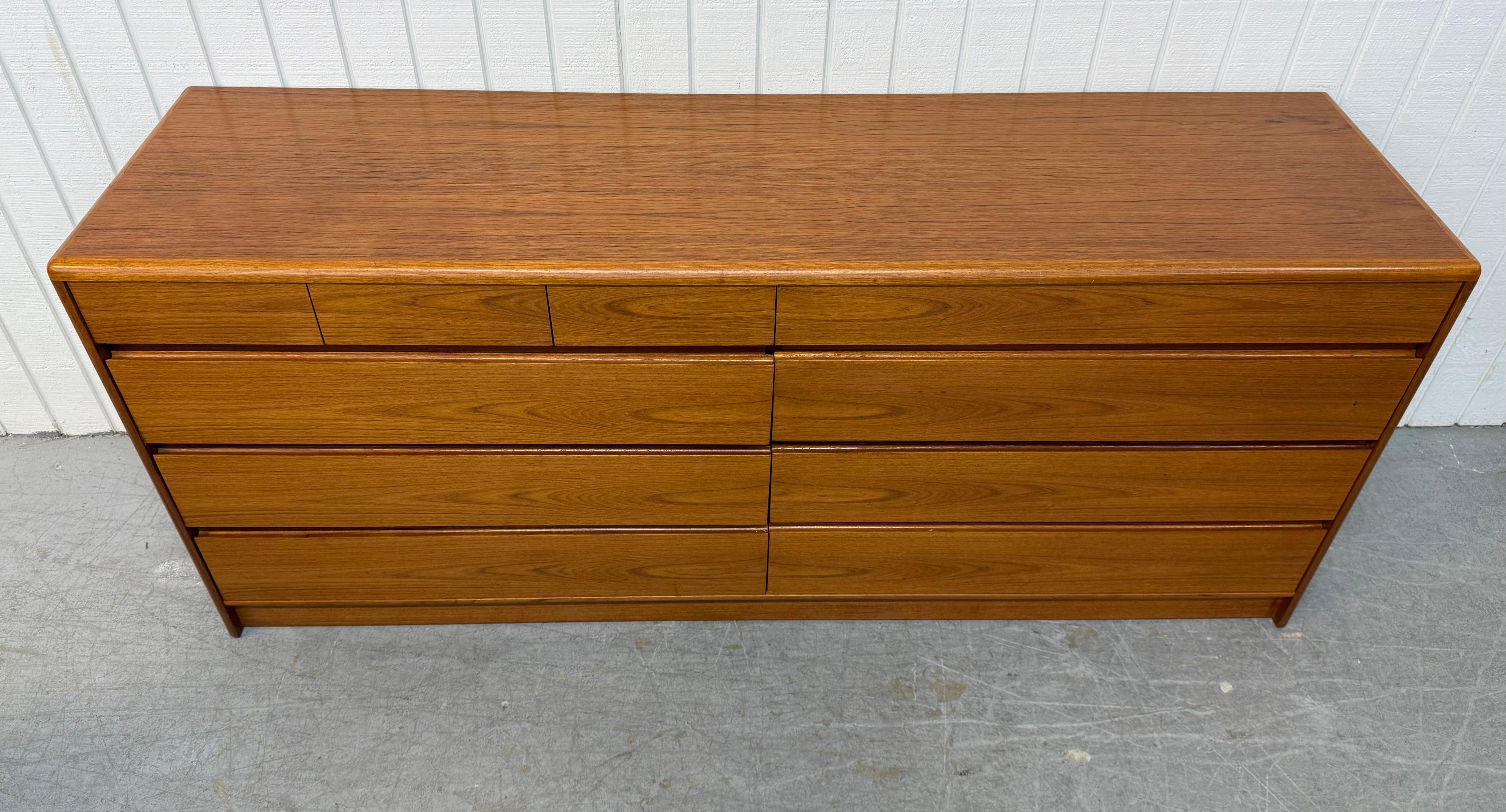 Commode danoise moderne vintage en teck à 10 tiroirs Bon état - En vente à Clarksboro, NJ