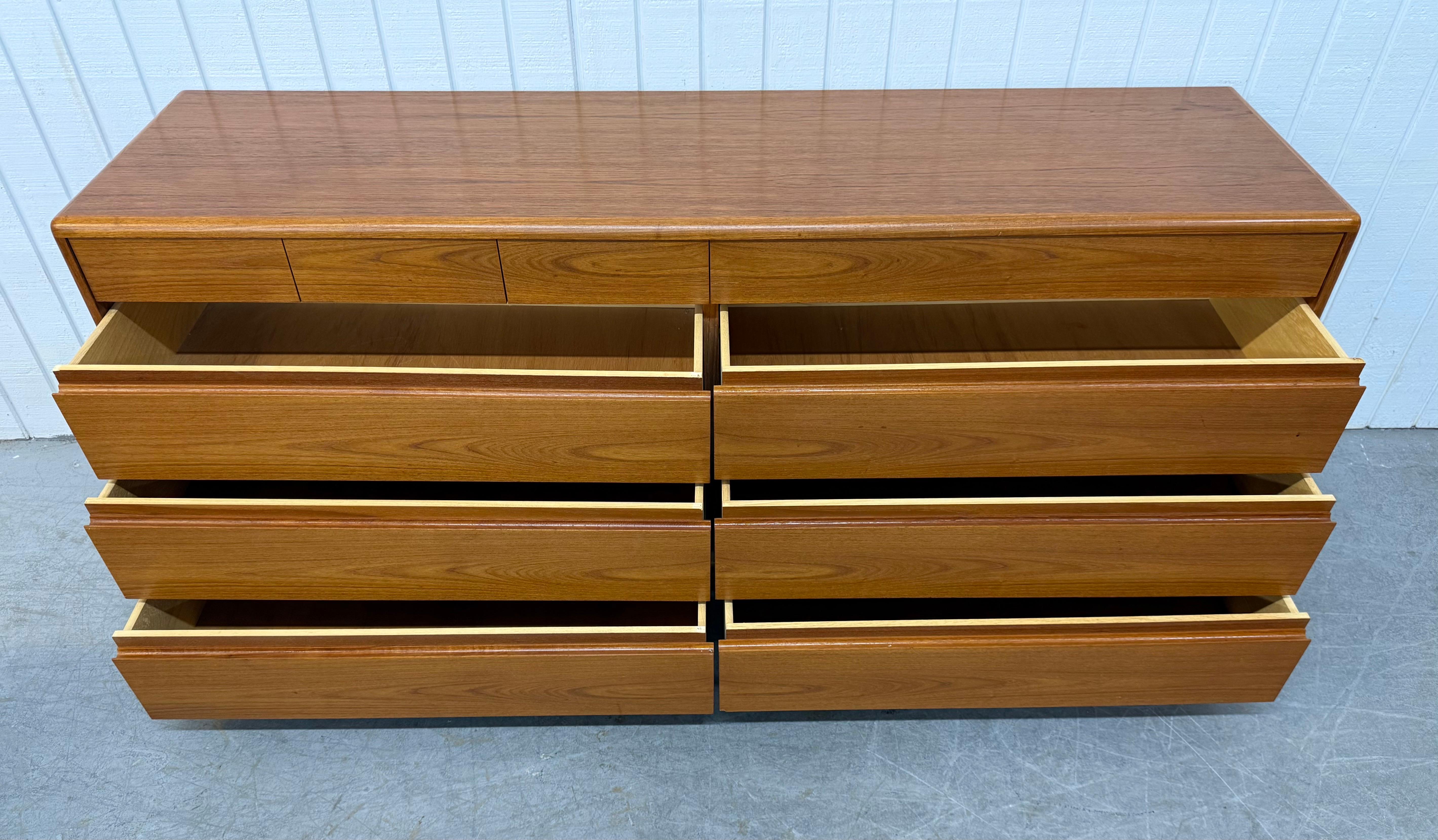 Commode danoise moderne vintage en teck à 10 tiroirs en vente 1
