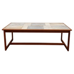 Table basse vintage de style « Danish Modern » en teck et carrelage, signée Toften