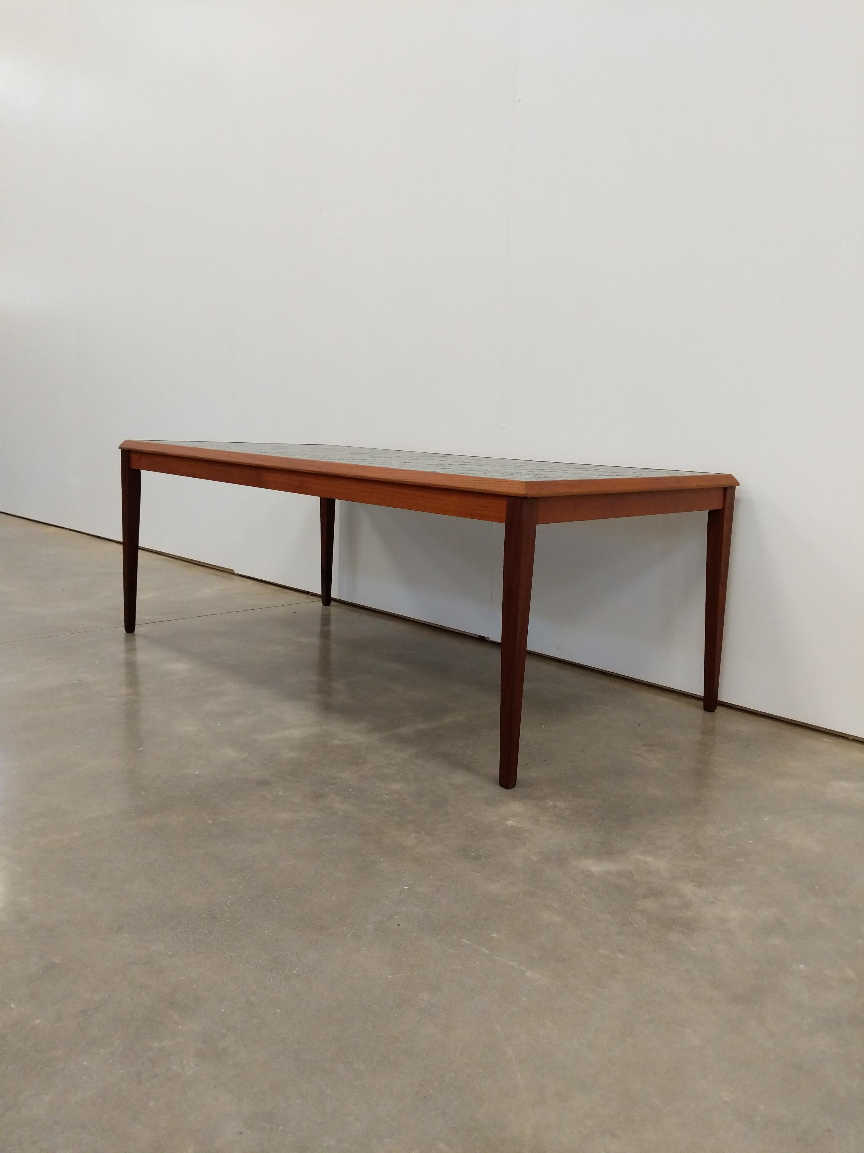 Authentic vintage mid century Danish / Scandinavian Modern teak coffee table with tile top.

This piece is in excellent refinished condition with very few signs of age-related wear (see photos).

If you would like any additional details, please