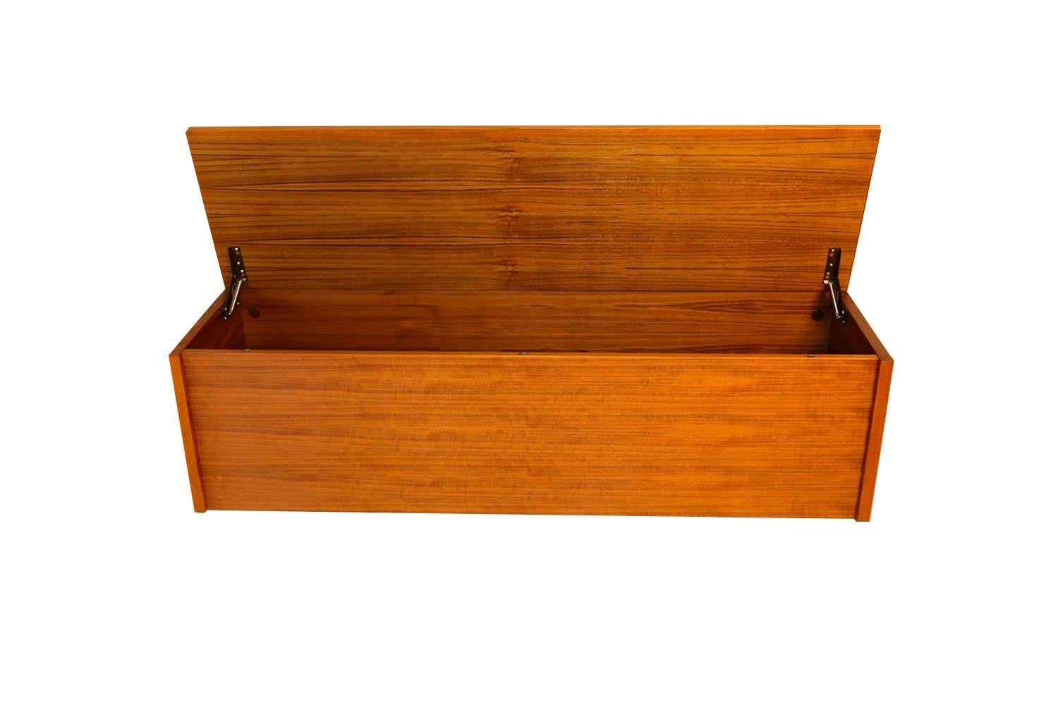 A beautiful Danish modern mid century teak blanket storage/chest, made in Denmark. This large vintage Danish teak blanket chest/storage trunk features spacious storage with divided interior. Precisely crafted in exceptional teak wood grain, with a
