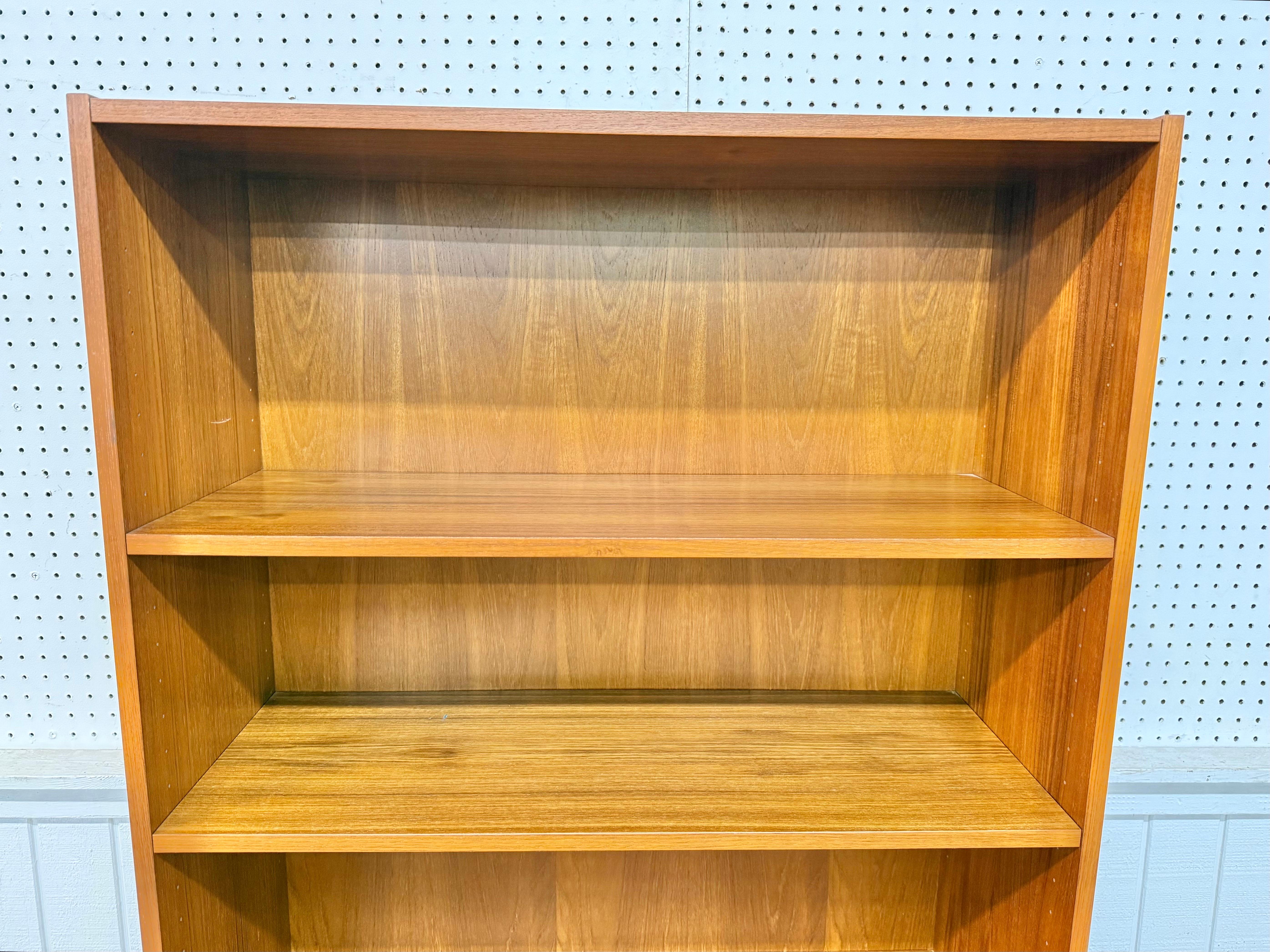 Librerie moderne danesi d'epoca in teak - Set di 2 in vendita 2