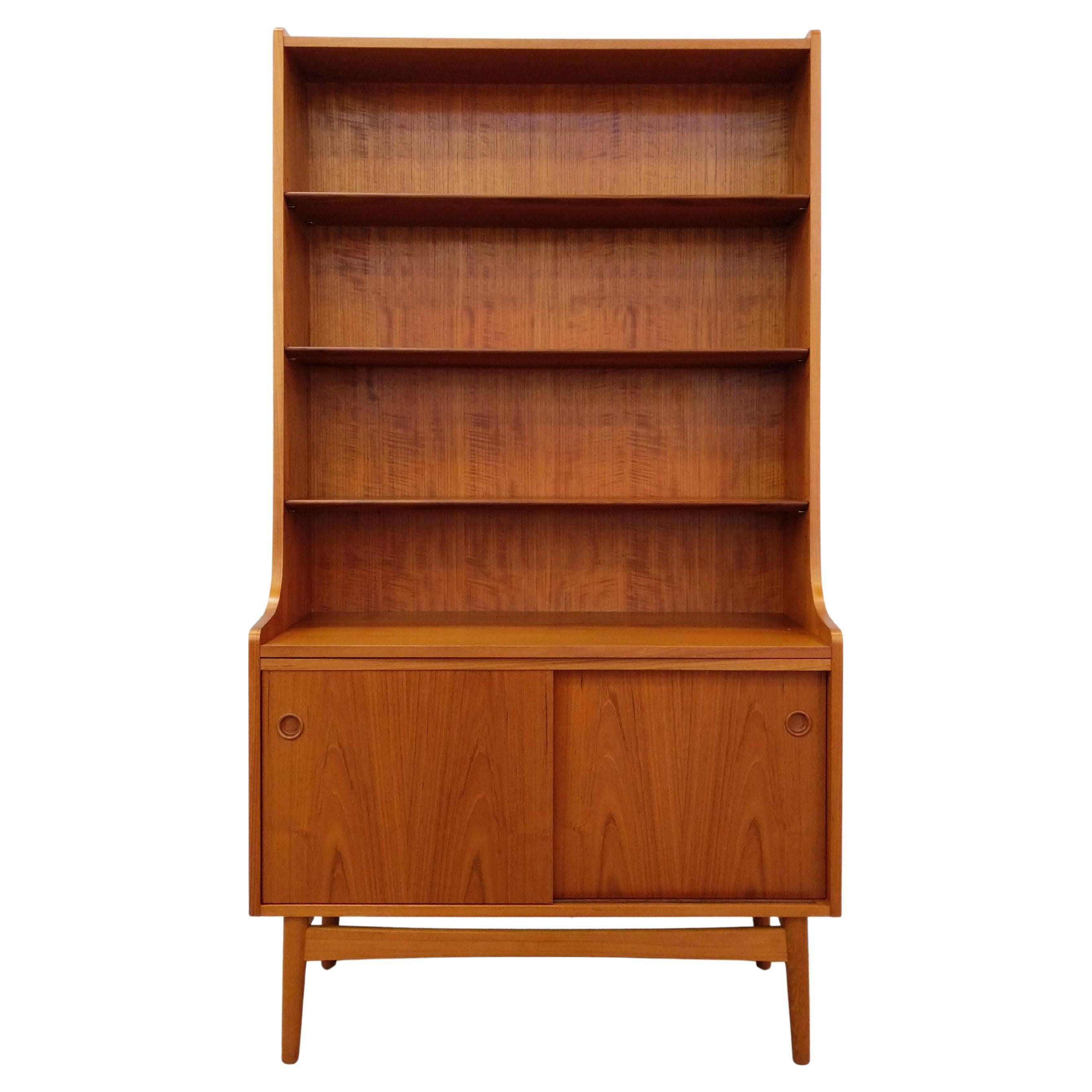 Vintage Danish Modern Teak Bookshelf / Cabinet im Angebot