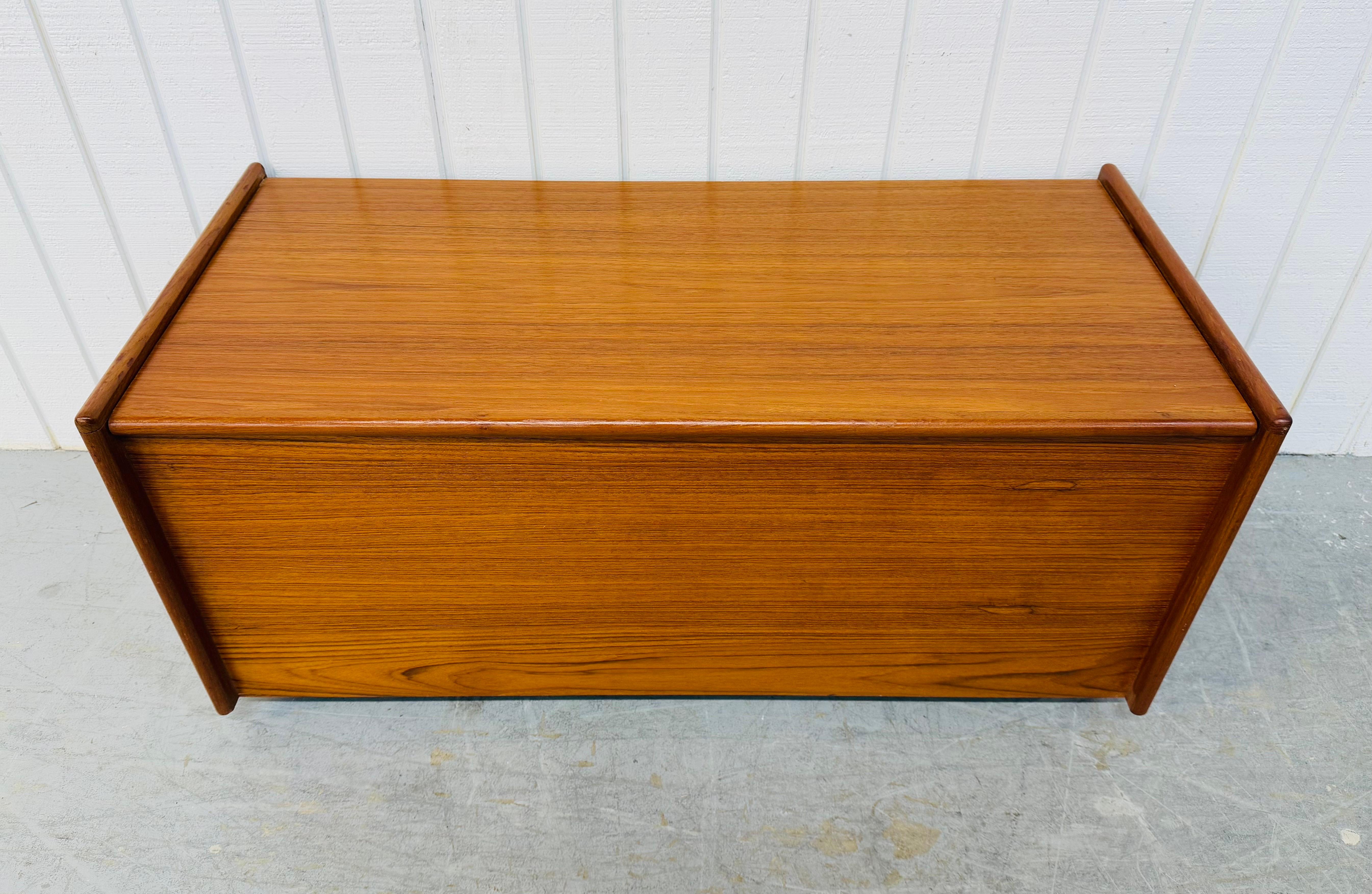 Vintage Danish Modern Teak Cedar Chest In Good Condition In Clarksboro, NJ