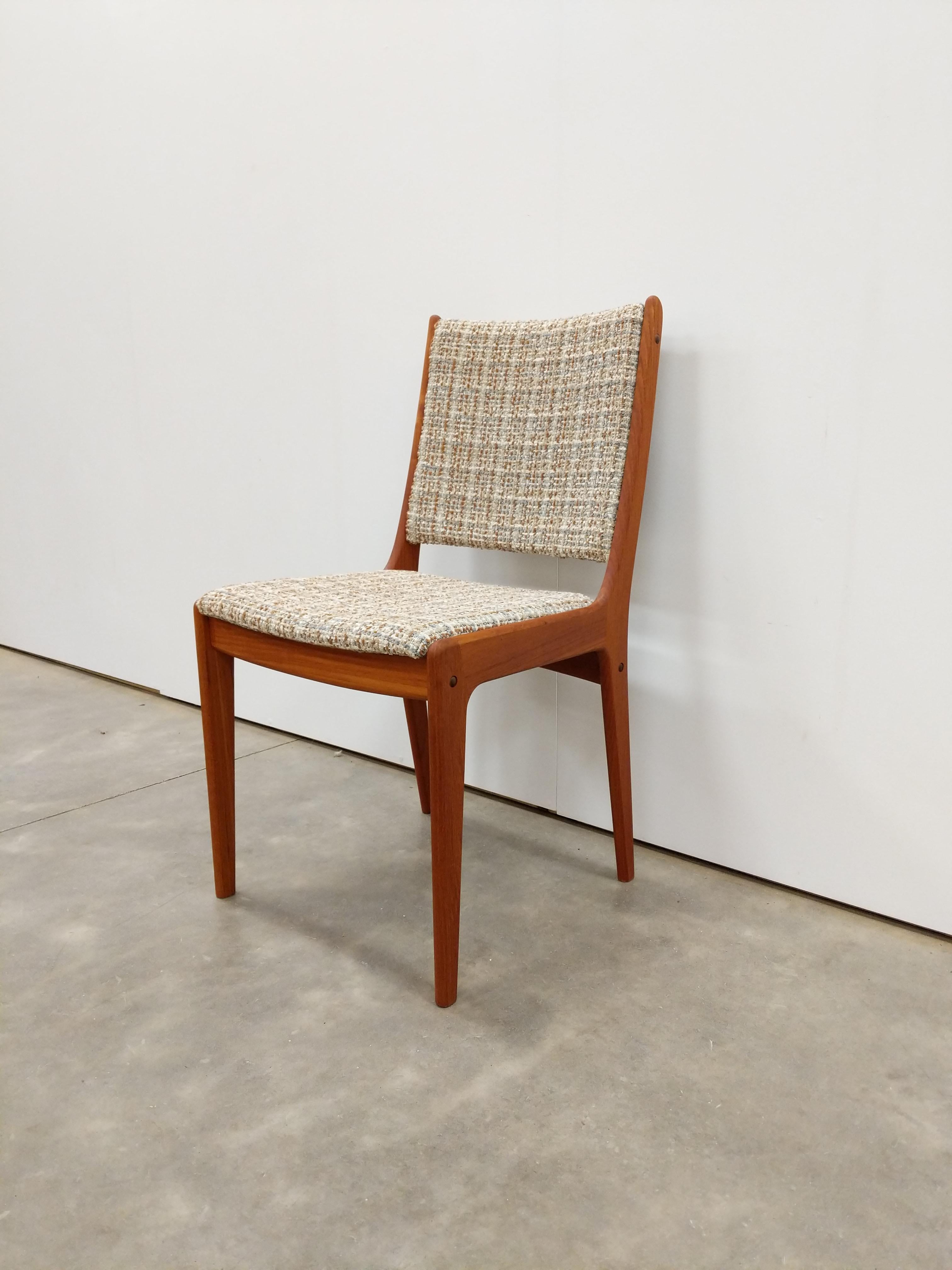 XX secolo Sedia moderna danese vintage in teak di Johannes Andersen in vendita