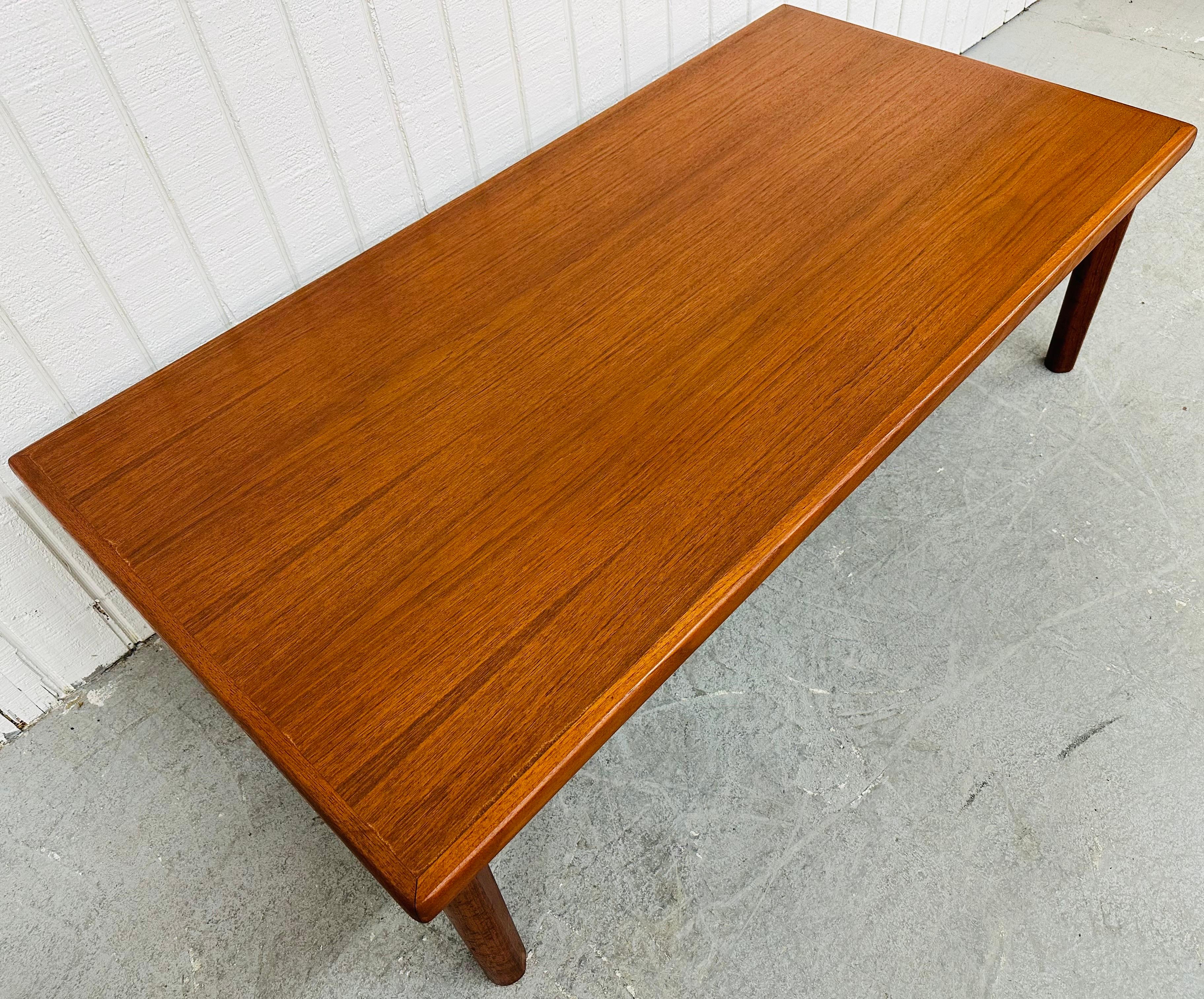 Mid-Century Modern Table basse danoise moderne vintage en teck en vente