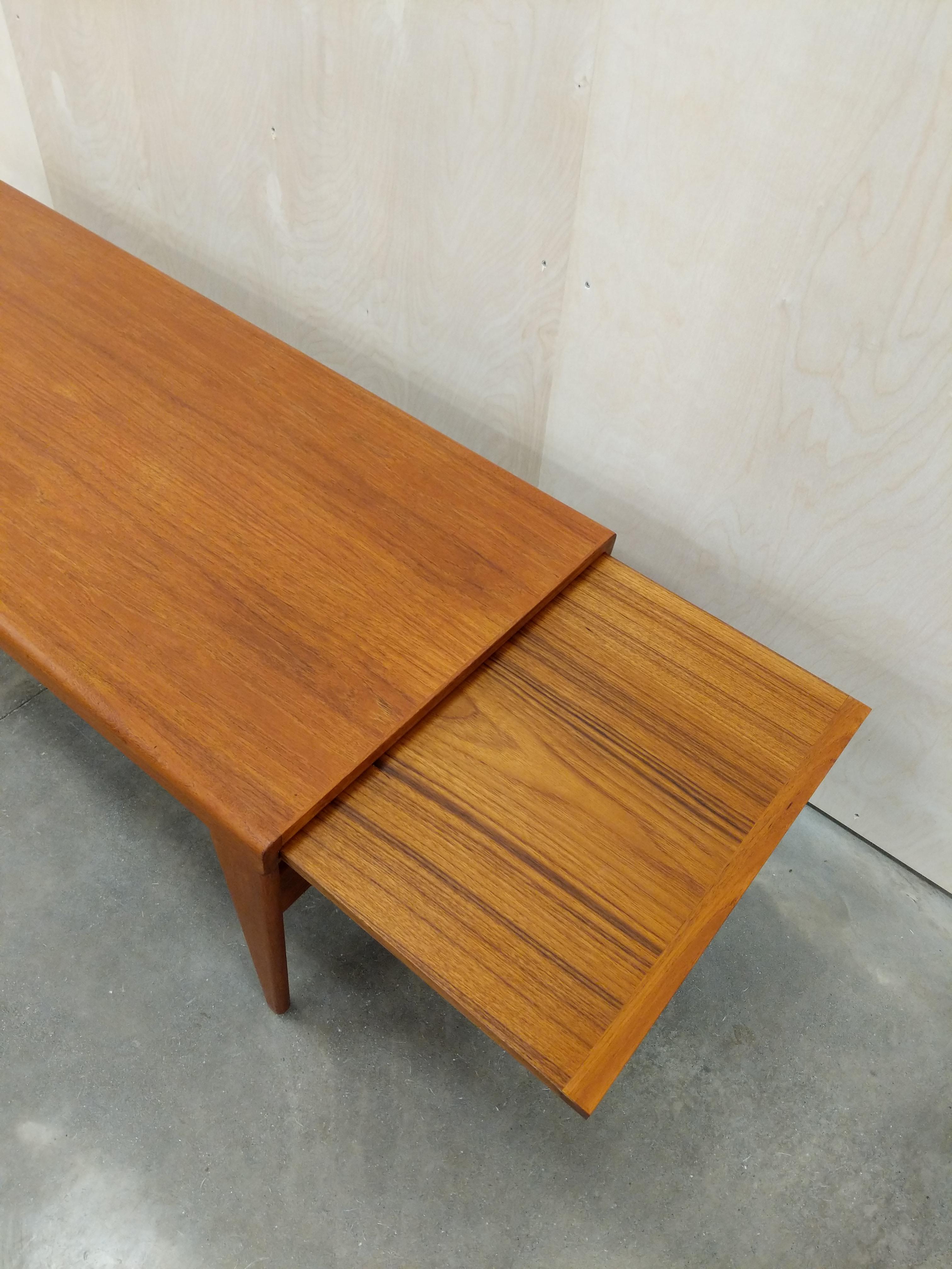 Vintage Danish Modern Teak Coffee Table In Good Condition For Sale In Gardiner, NY