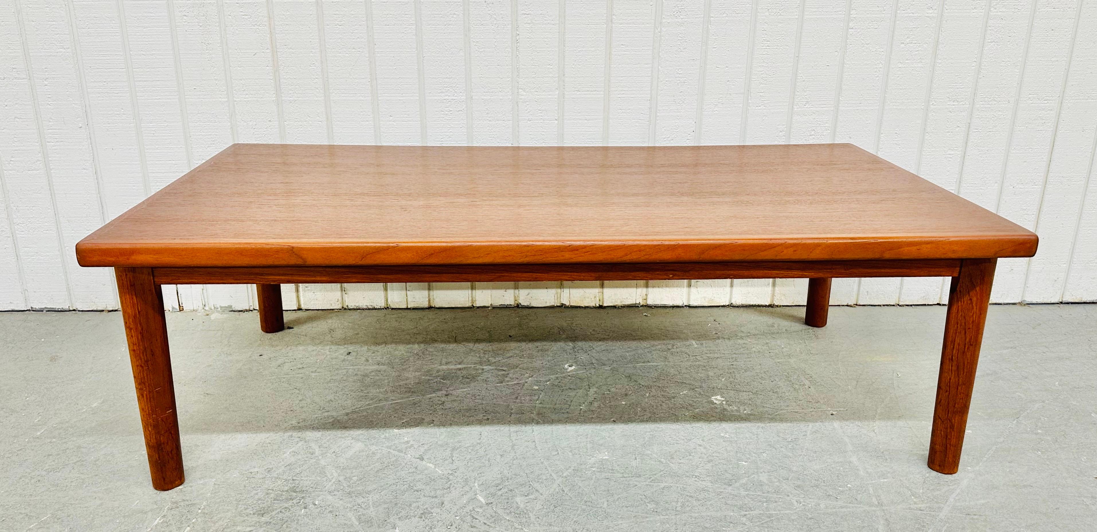 Table basse danoise moderne vintage en teck Bon état - En vente à Clarksboro, NJ