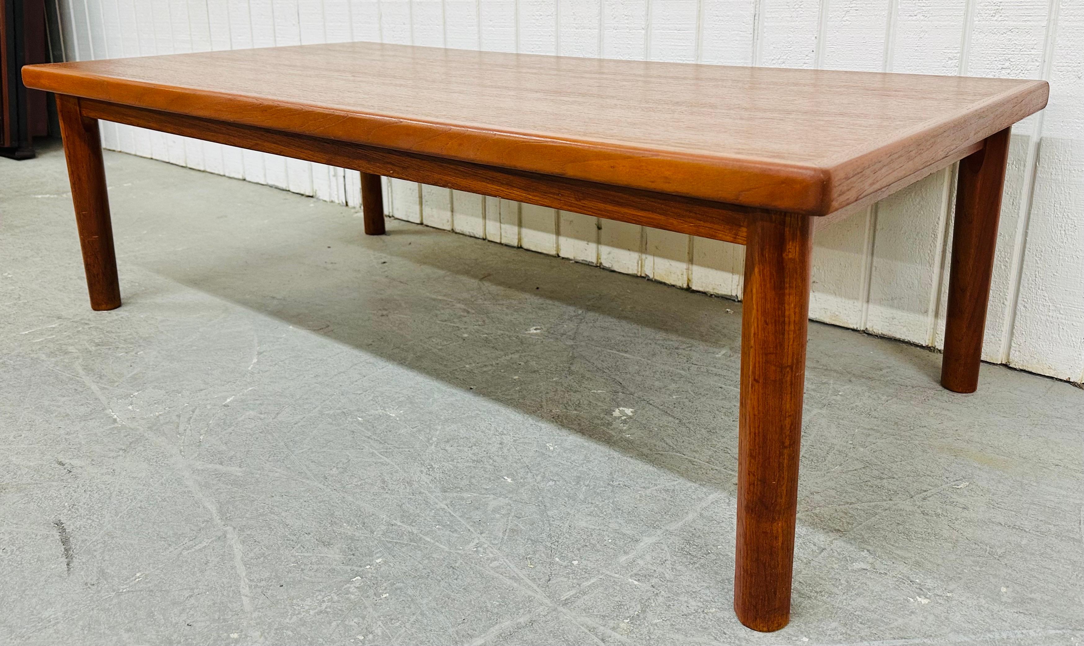 20ième siècle Table basse danoise moderne vintage en teck en vente