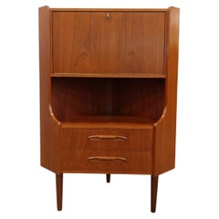 Armario esquinero vintage danés moderno de teca de Aulum