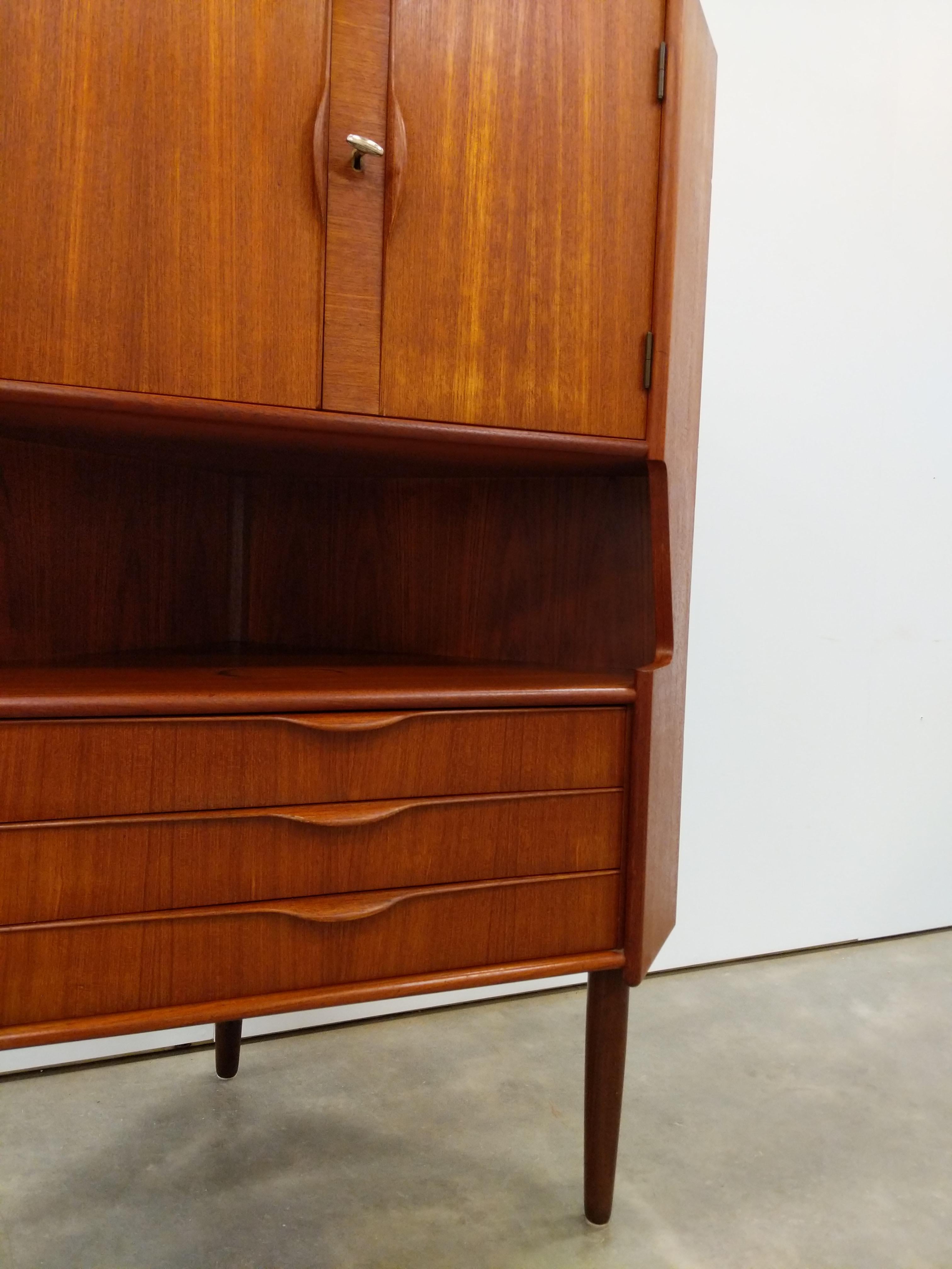 Teak Mobile angolare danese moderno in teak di Gunni Omann in vendita