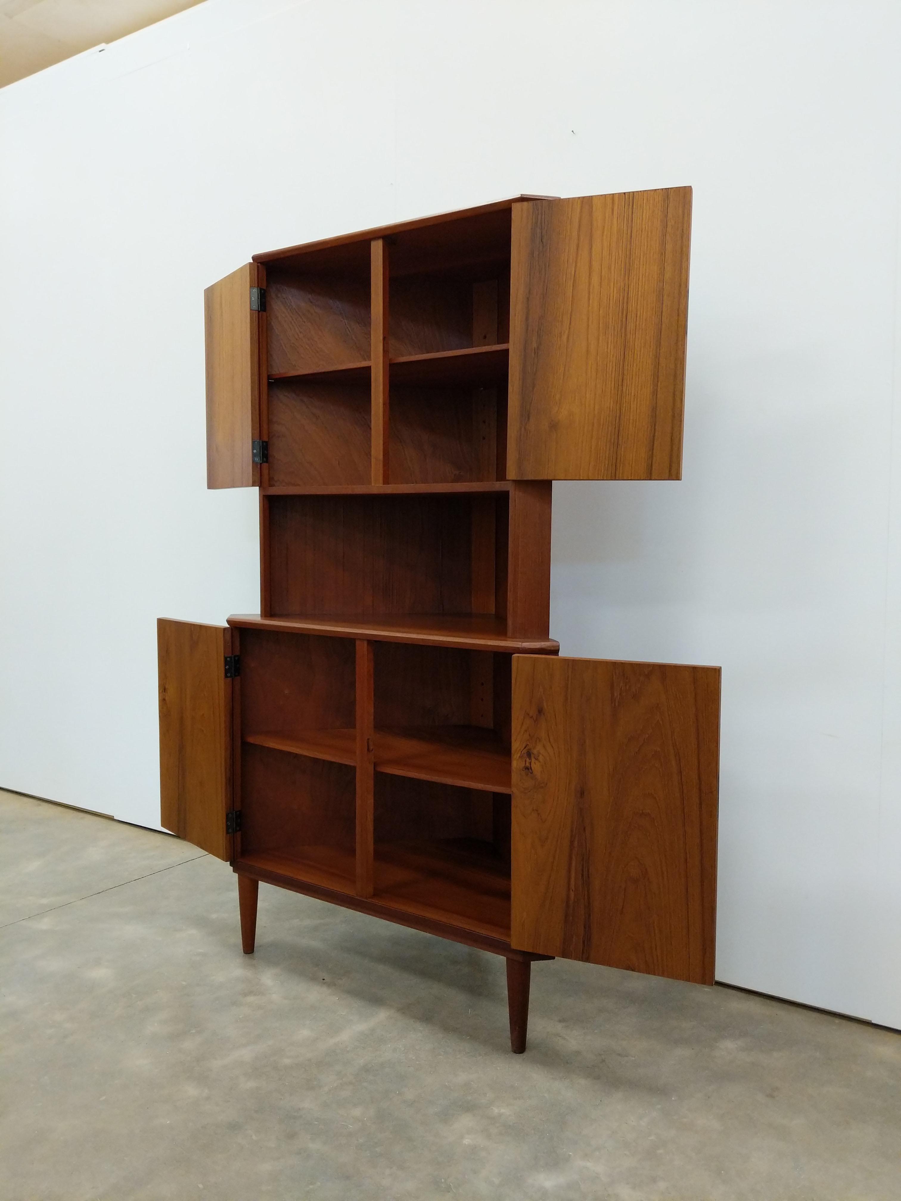 Mid-Century moderno Mobile angolare danese moderno in teak d'epoca in vendita