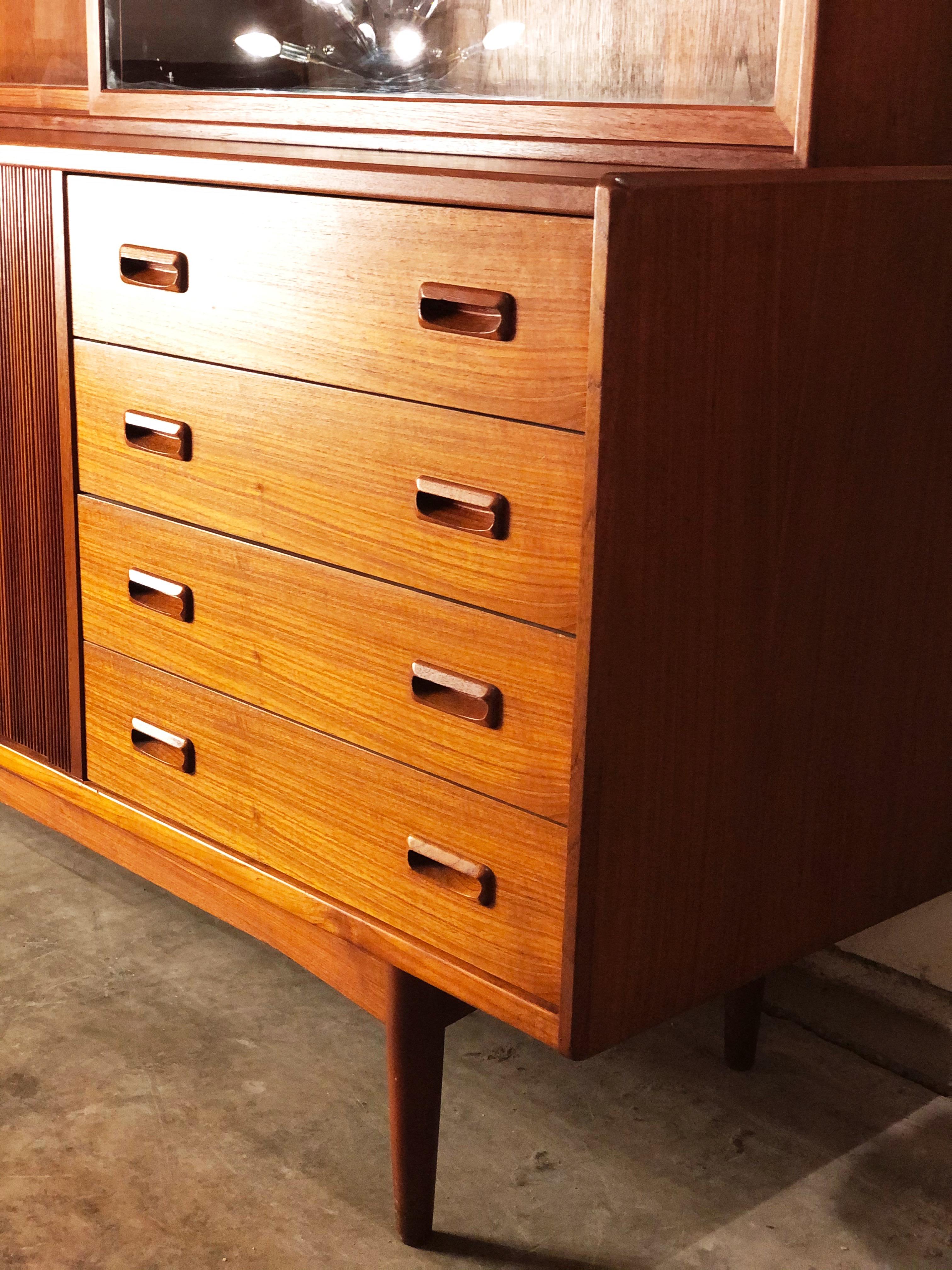 Vintage Danish Modern Teak Credenza with Glass Cabinet by Peter Hvidt In Good Condition In San Antonio, TX