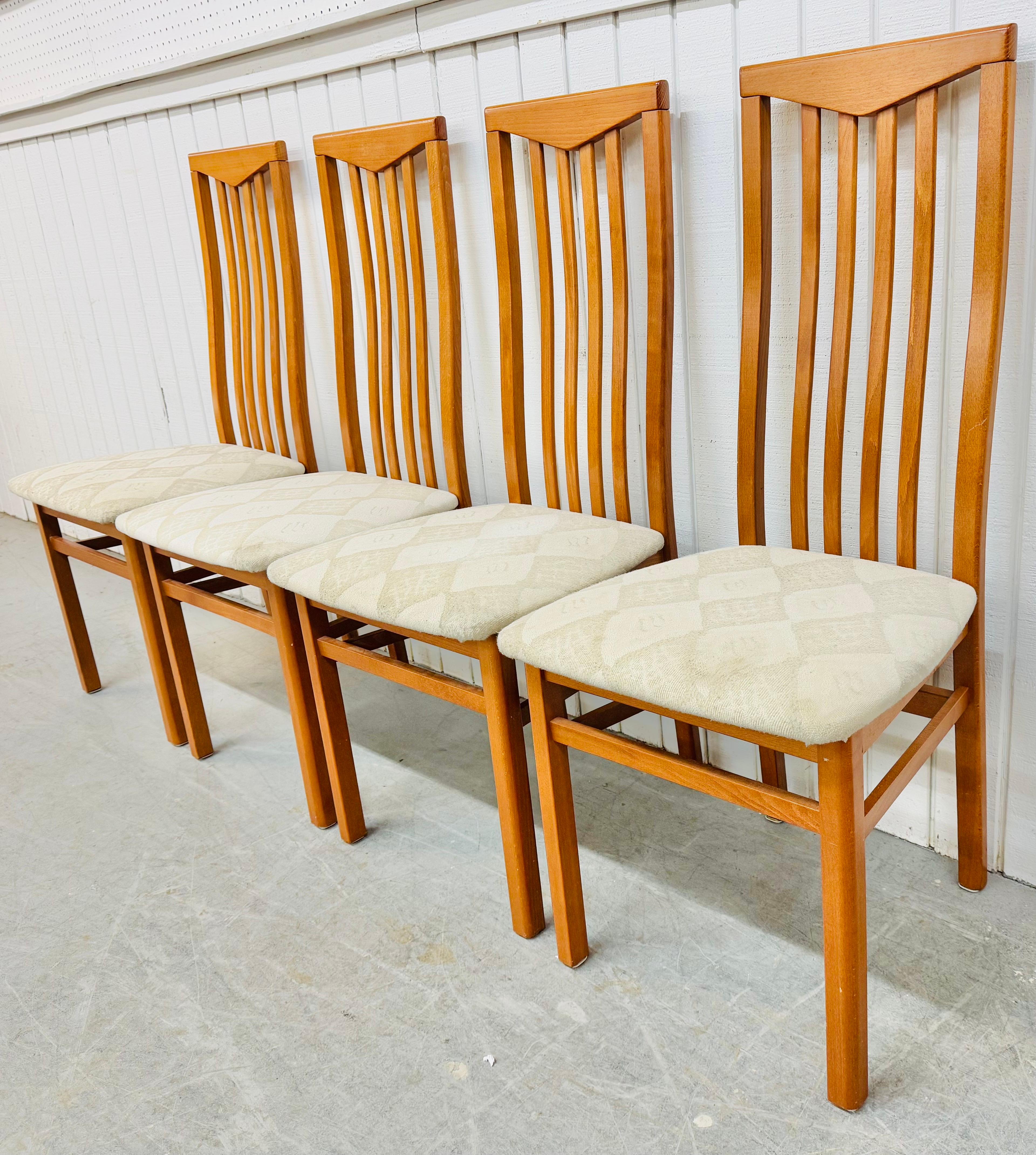 Mid-Century Modern Chaises de salle à manger danoises modernes vintage en teck - Lot de 4 en vente