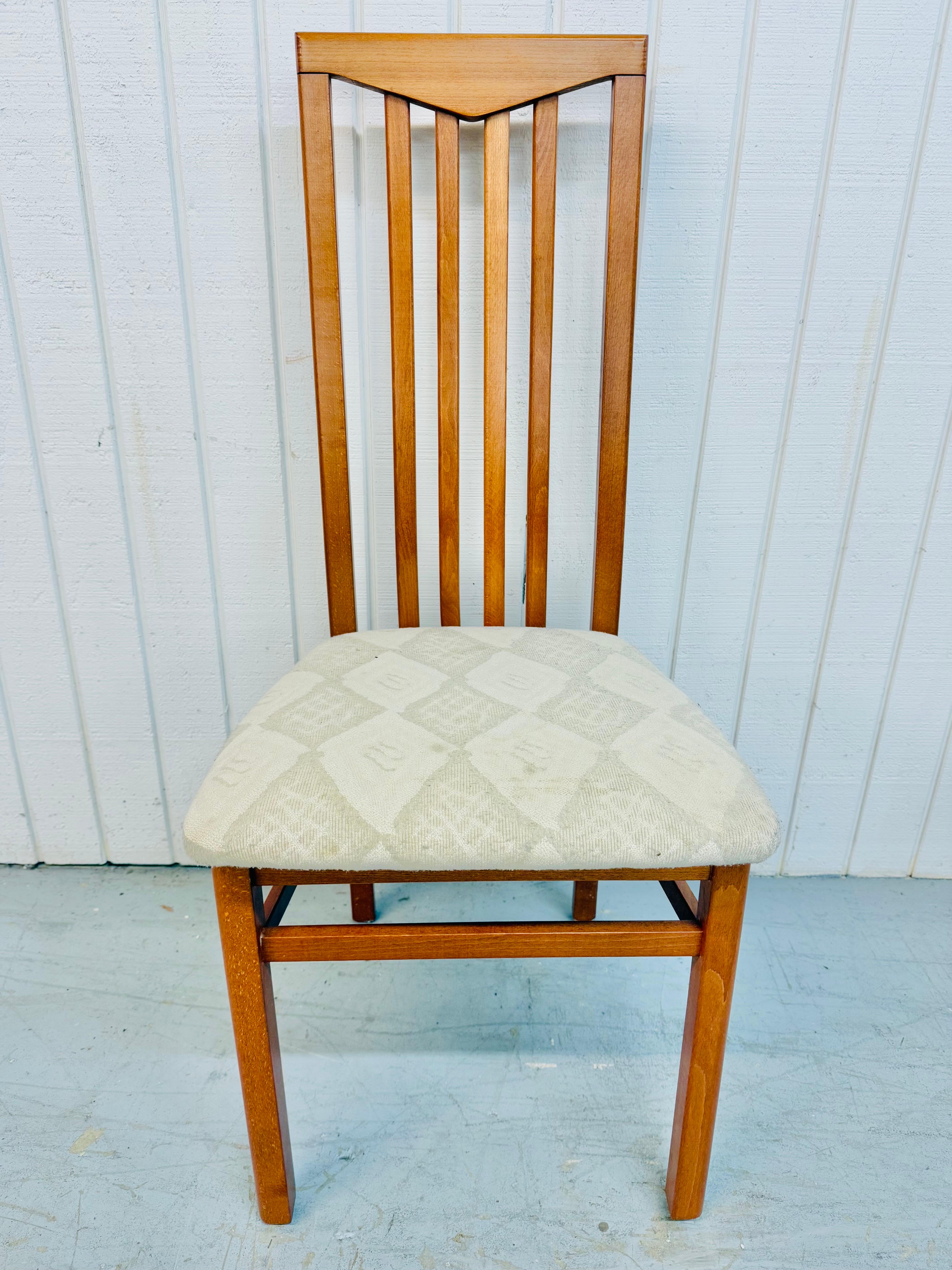 Danois Chaises de salle à manger danoises modernes vintage en teck - Lot de 4 en vente