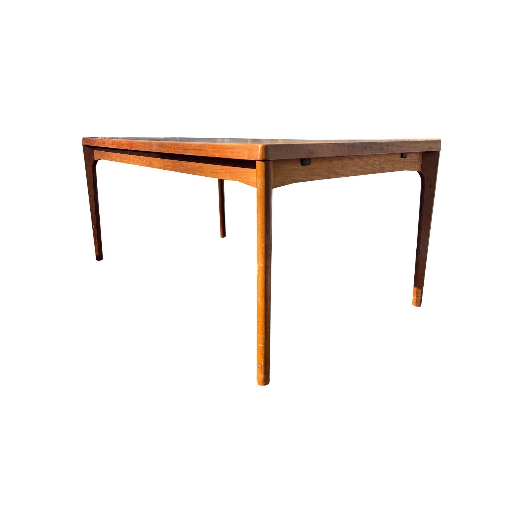 Vintage Danish Modern Teak Dining Table Extendable Retractable In Good Condition For Sale In Saddle River, NJ