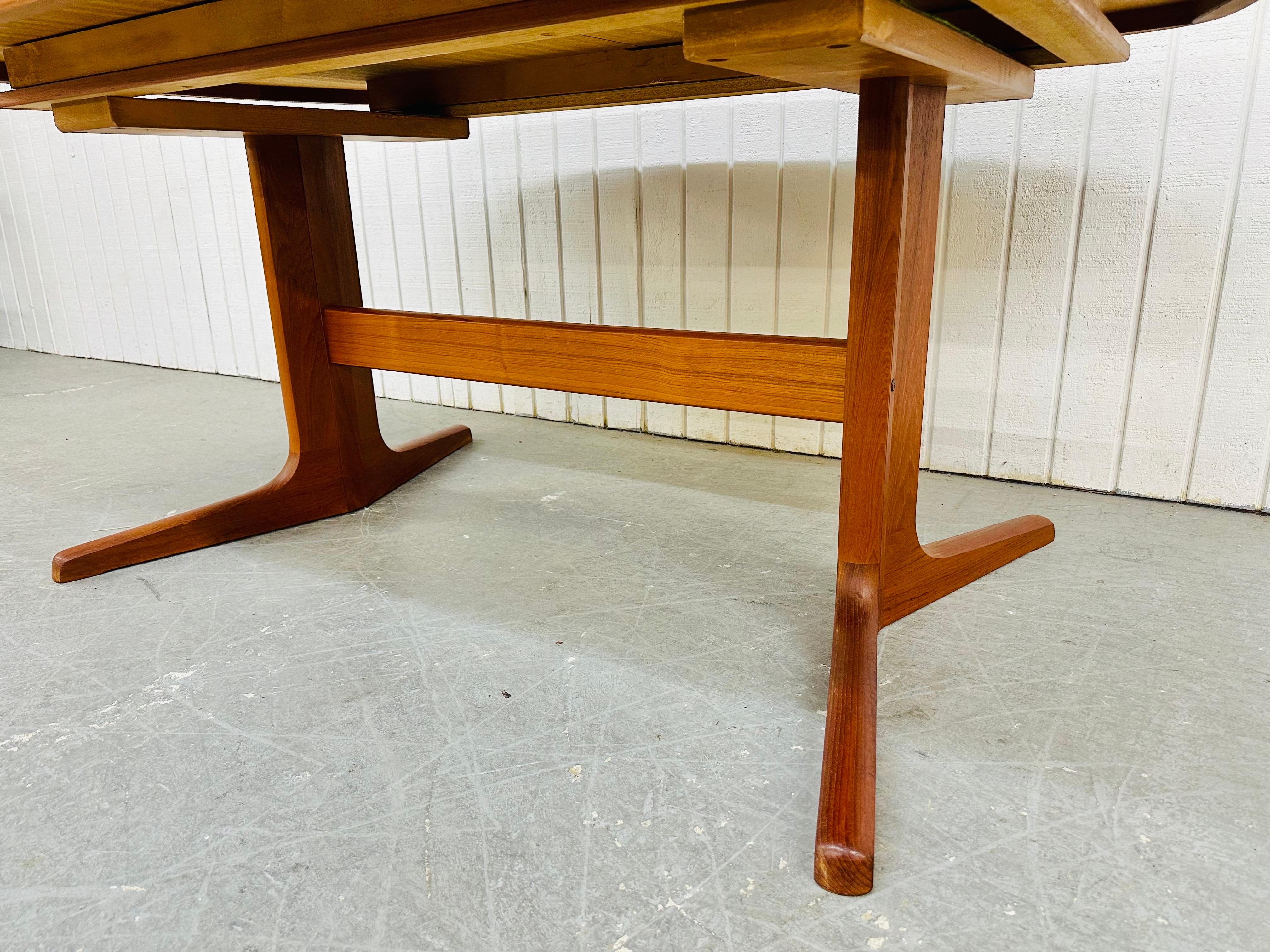 Table de salle à manger danoise moderne vintage en teck en vente 5