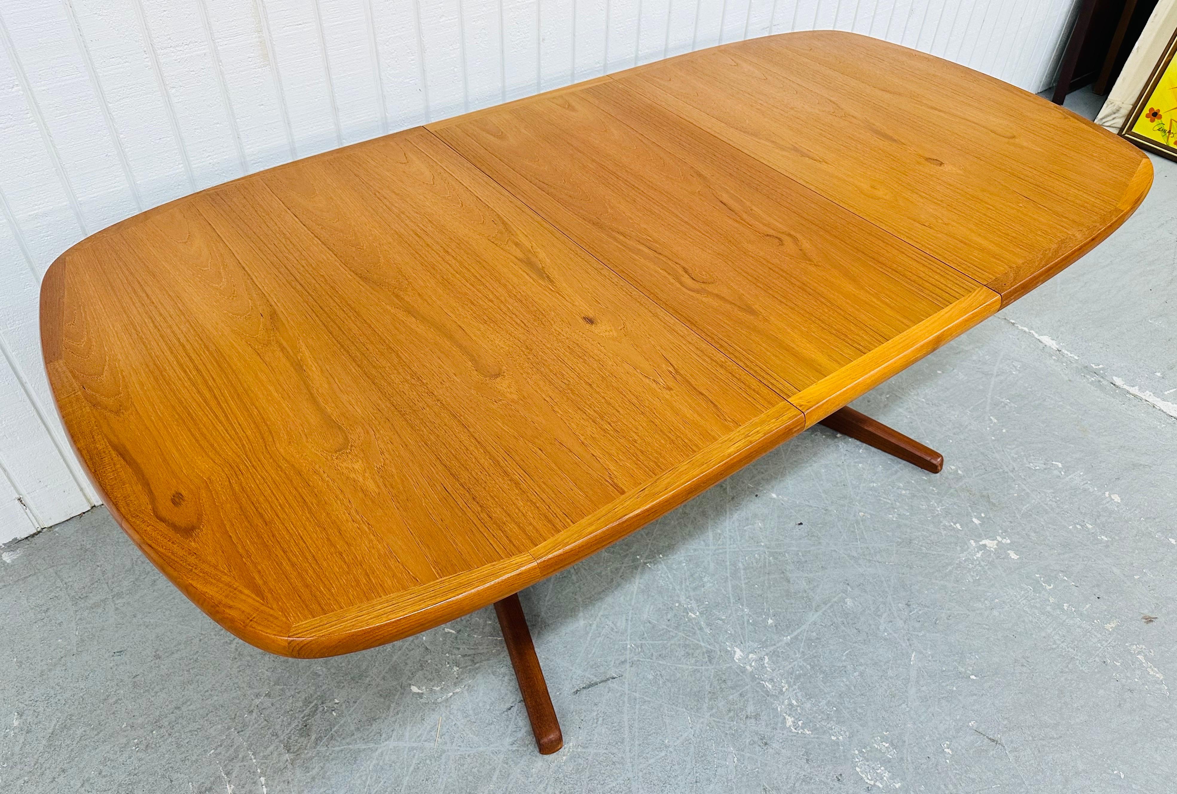 20ième siècle Table de salle à manger danoise moderne vintage en teck en vente
