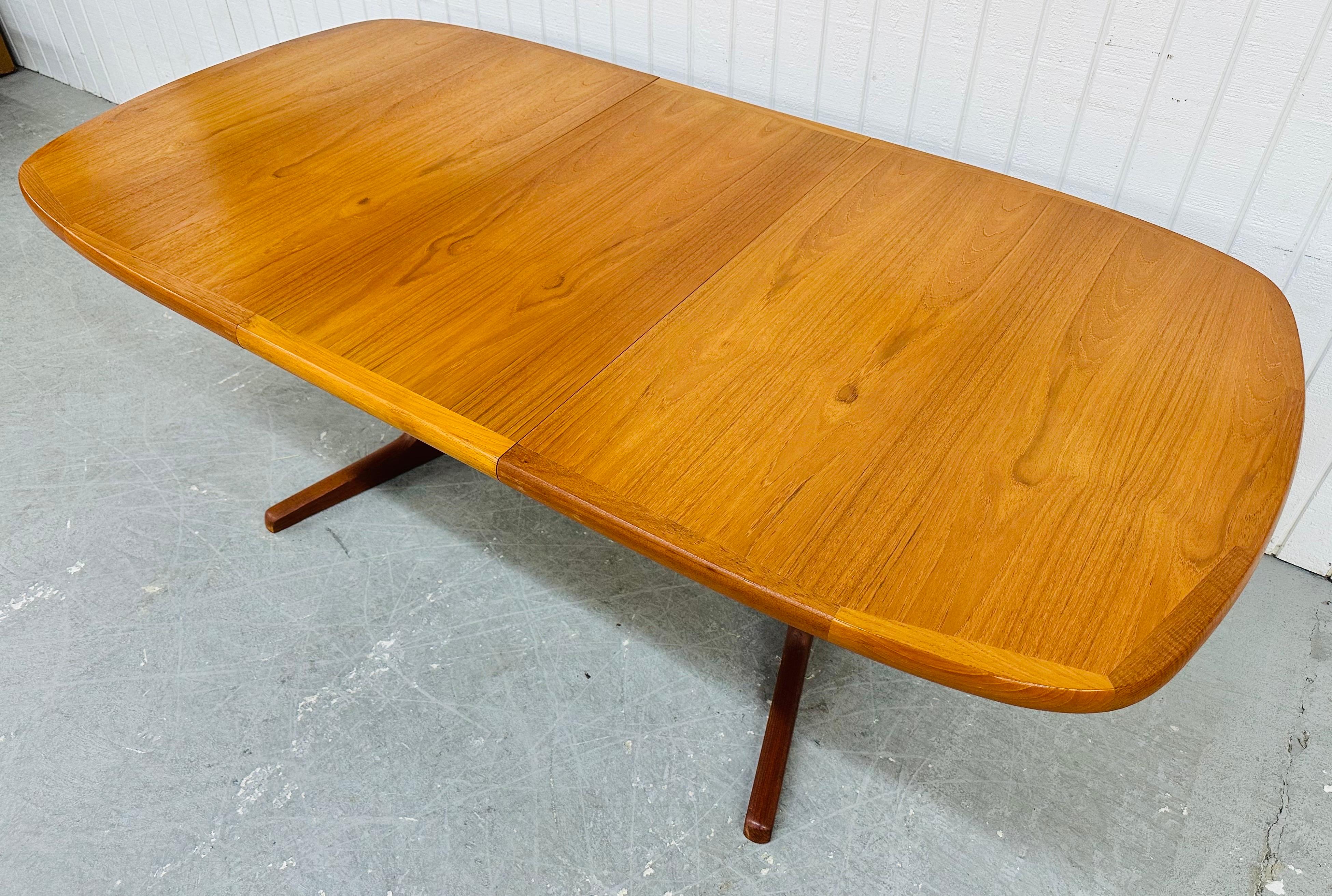 Bois Table de salle à manger danoise moderne vintage en teck en vente