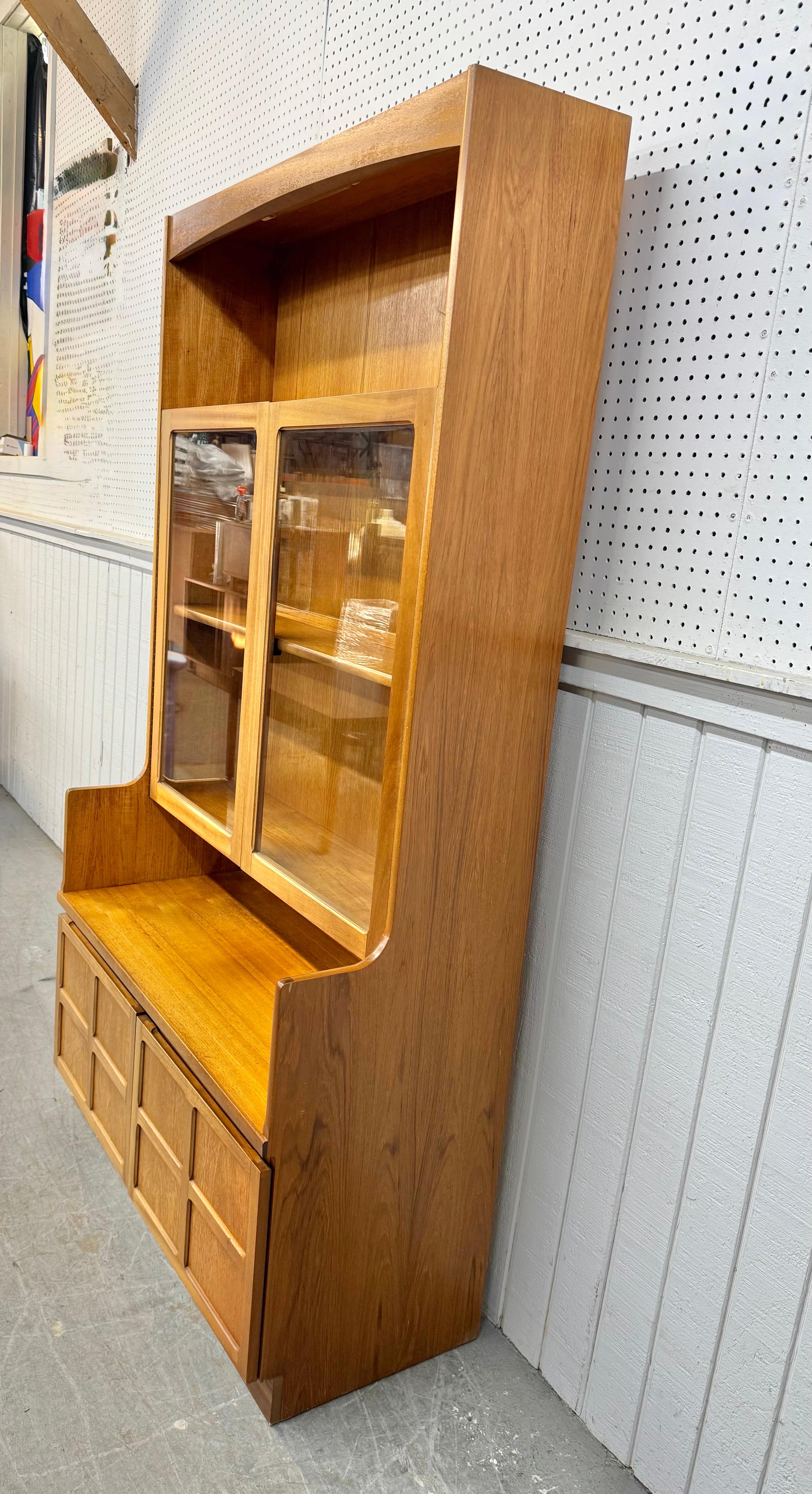 Mid-Century Modern Vitrine en teck moderne danoise vintage en vente