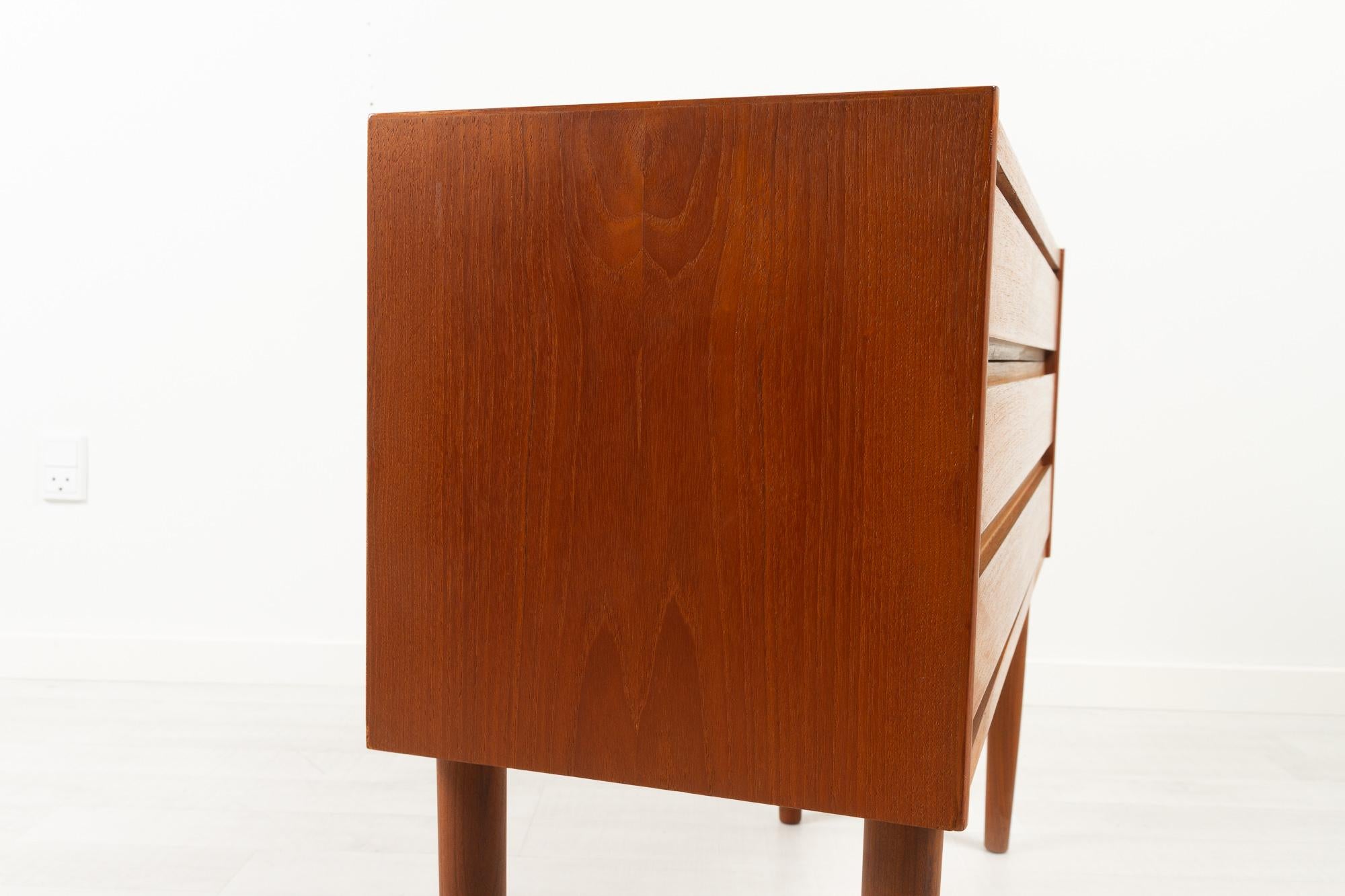 Vintage Danish Modern Teak Dresser, 1960s. 7