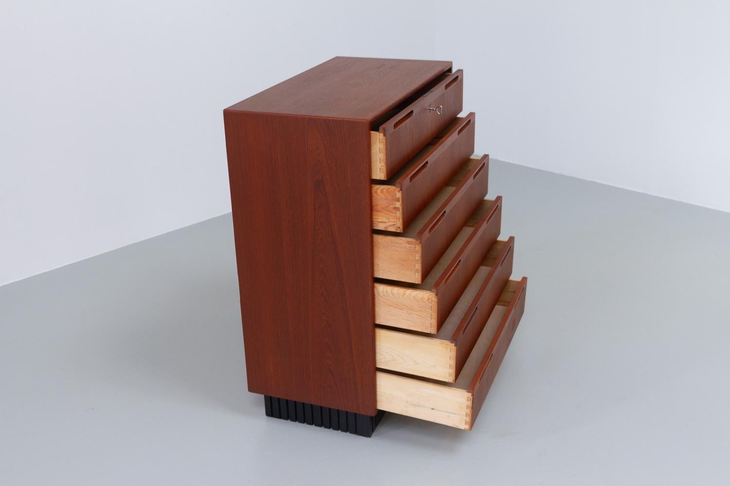 Vintage Danish Modern Teak Dresser, 1960s. 1