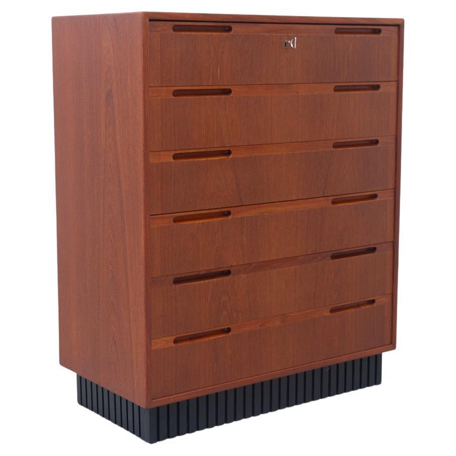 Vintage Danish Modern Teak Dresser, 1960s.