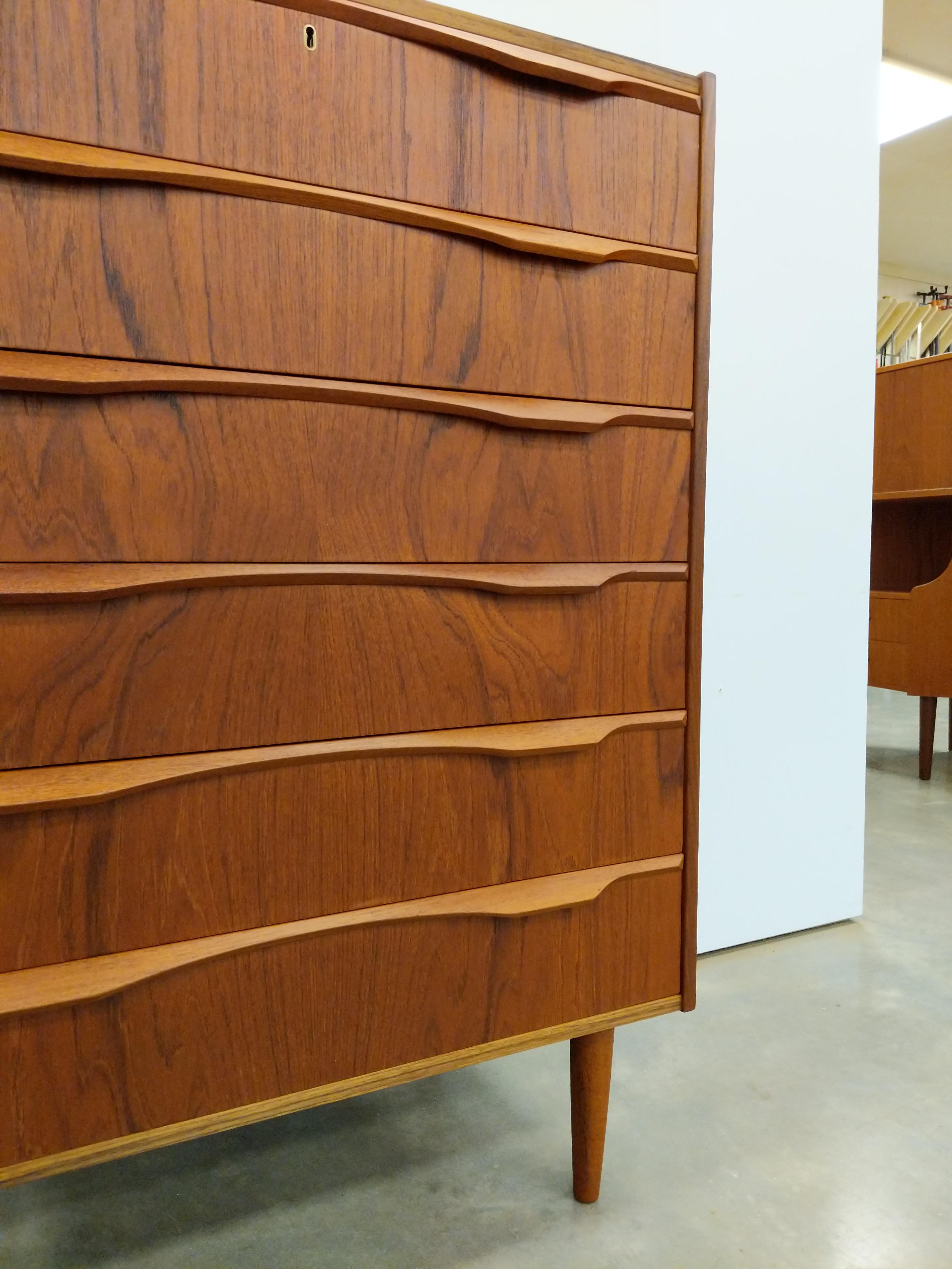 Cómoda vintage danesa moderna de teca de Ønskemøbler siglo XX en venta