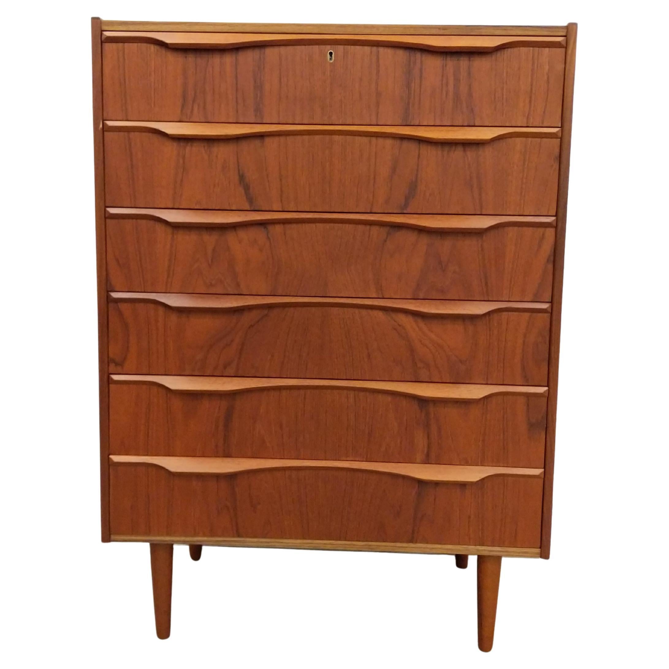 Cómoda vintage danesa moderna de teca de Ønskemøbler en venta