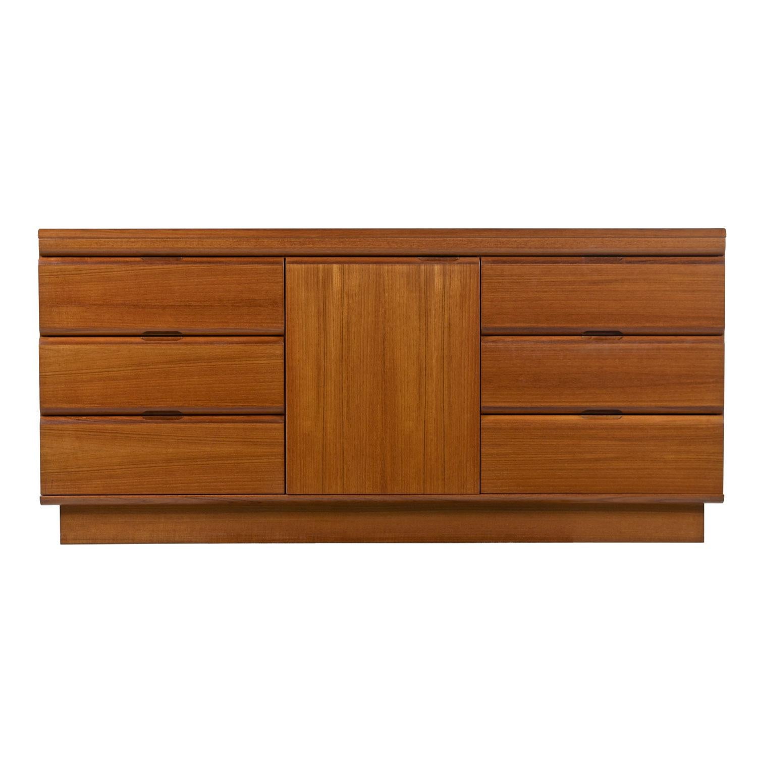 Gorgeous teak Danish modern dresser or credenza by Sun Cabinet. Beautifully crafted with remarkable construction. Sturdy, heavy, rigid and straight. The drawers and cabinet door open and close with ease on metal glides and hinges. Cleverly hidden