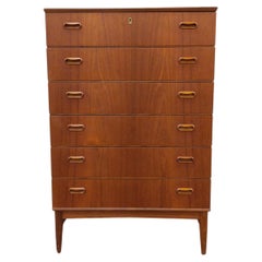 Vintage Danish Modern Teak Dresser Vintage Danish Modern Teak Dresser