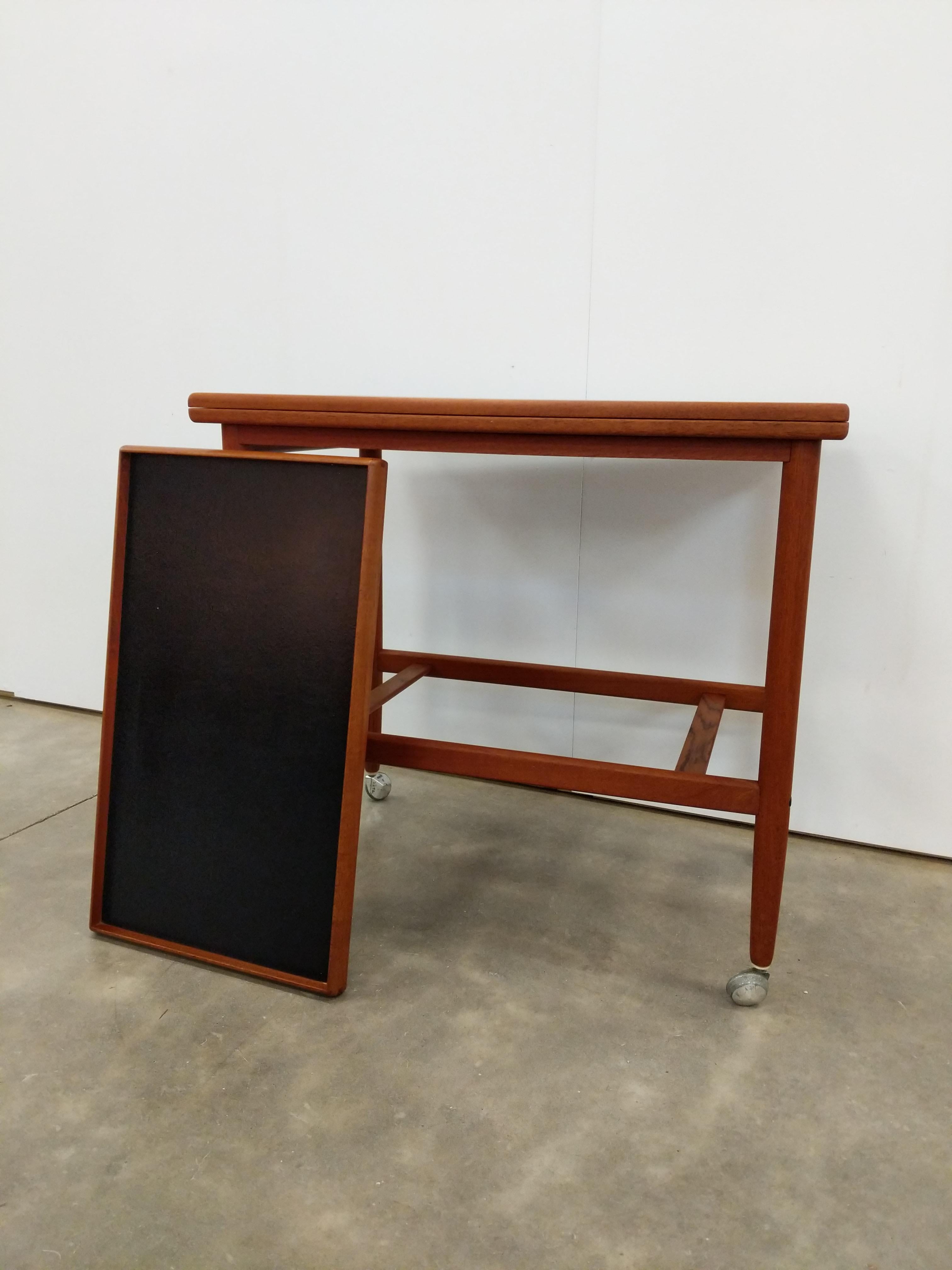 Teak Tavolo trolley espandibile in teak danese moderno vintage in vendita