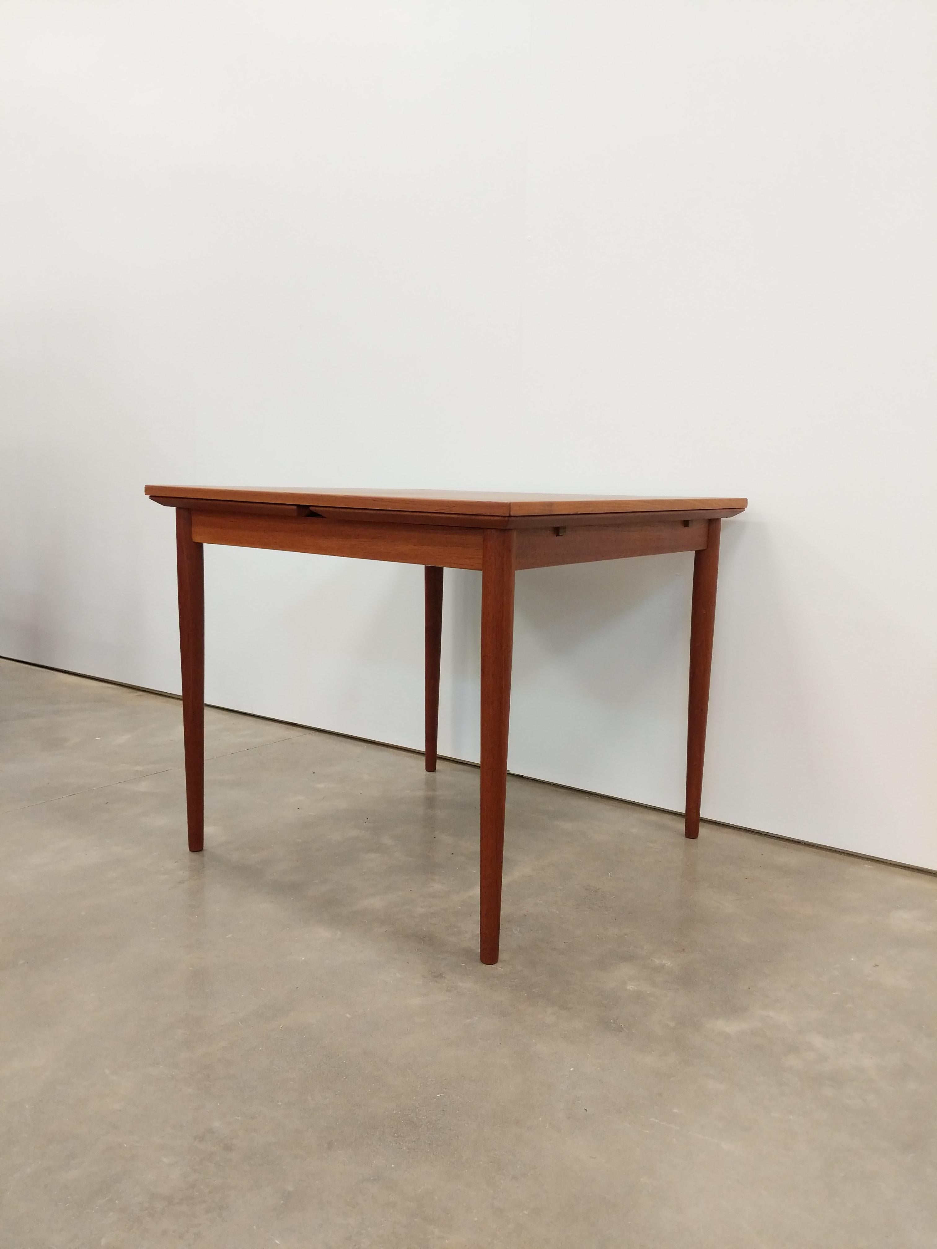 Authentic vintage mid century Danish / Scandinavian Modern teak extendable dining table with 2 built-in Dutch-style draw leaves.

By Fornem Møbelkunst.

This piece is in excellent refinished condition with very few signs of age-related wear (see