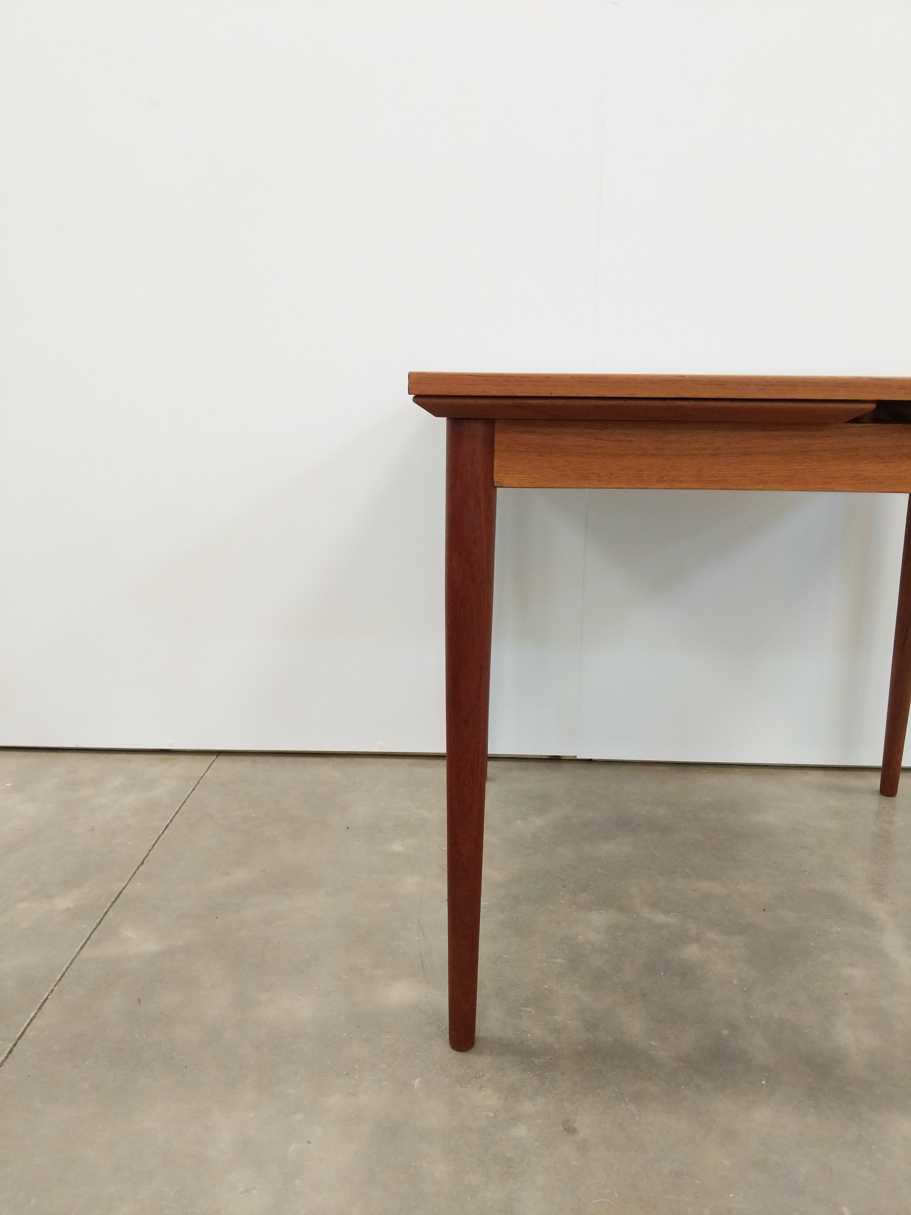 Vintage Danish Modern Teak Extendable Dining Table by Fornem Møbelkunst In Good Condition In Gardiner, NY