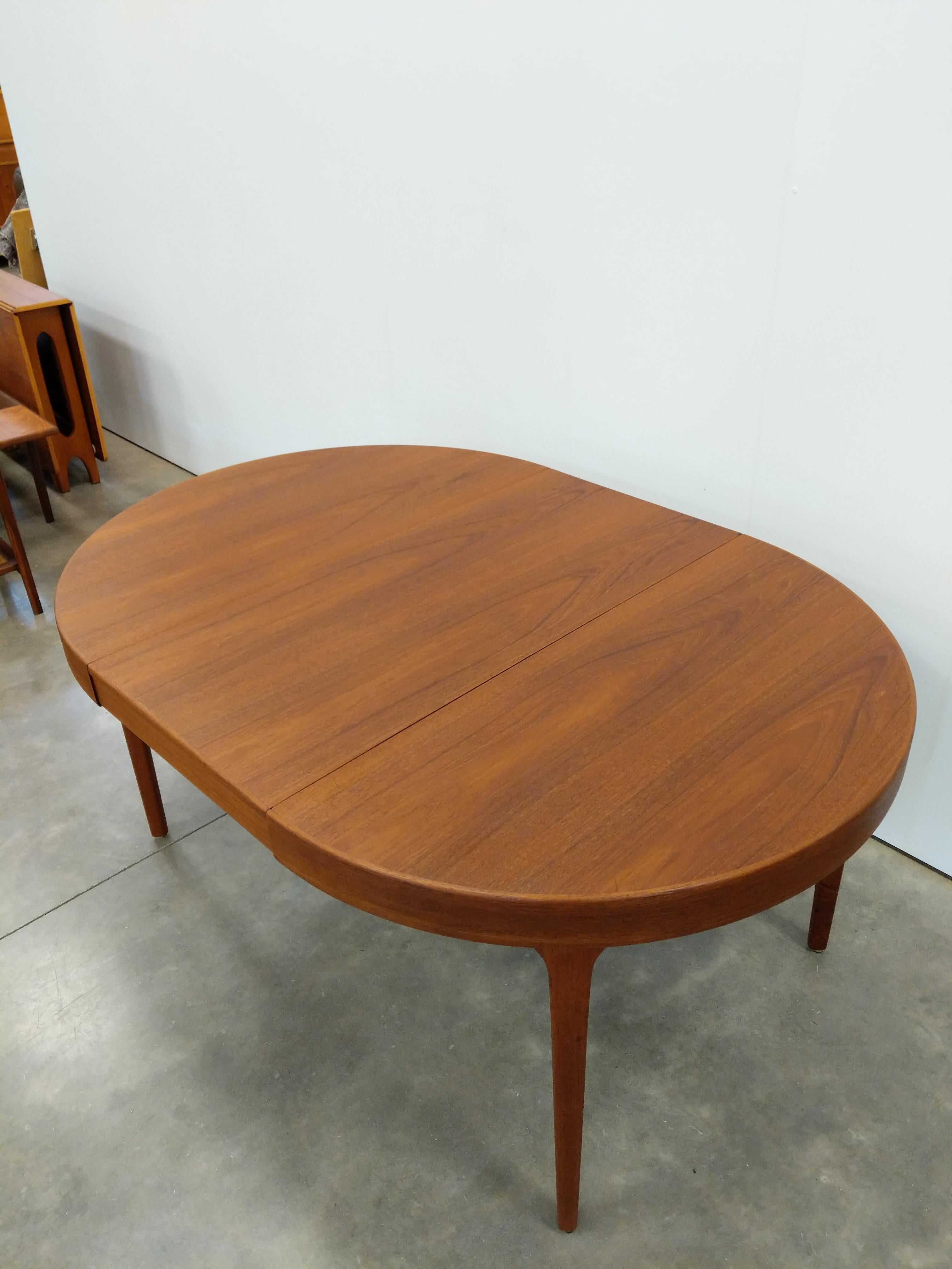 Tavolo da pranzo allungabile in teak danese moderno vintage di Svend Åge Madsen in vendita 3