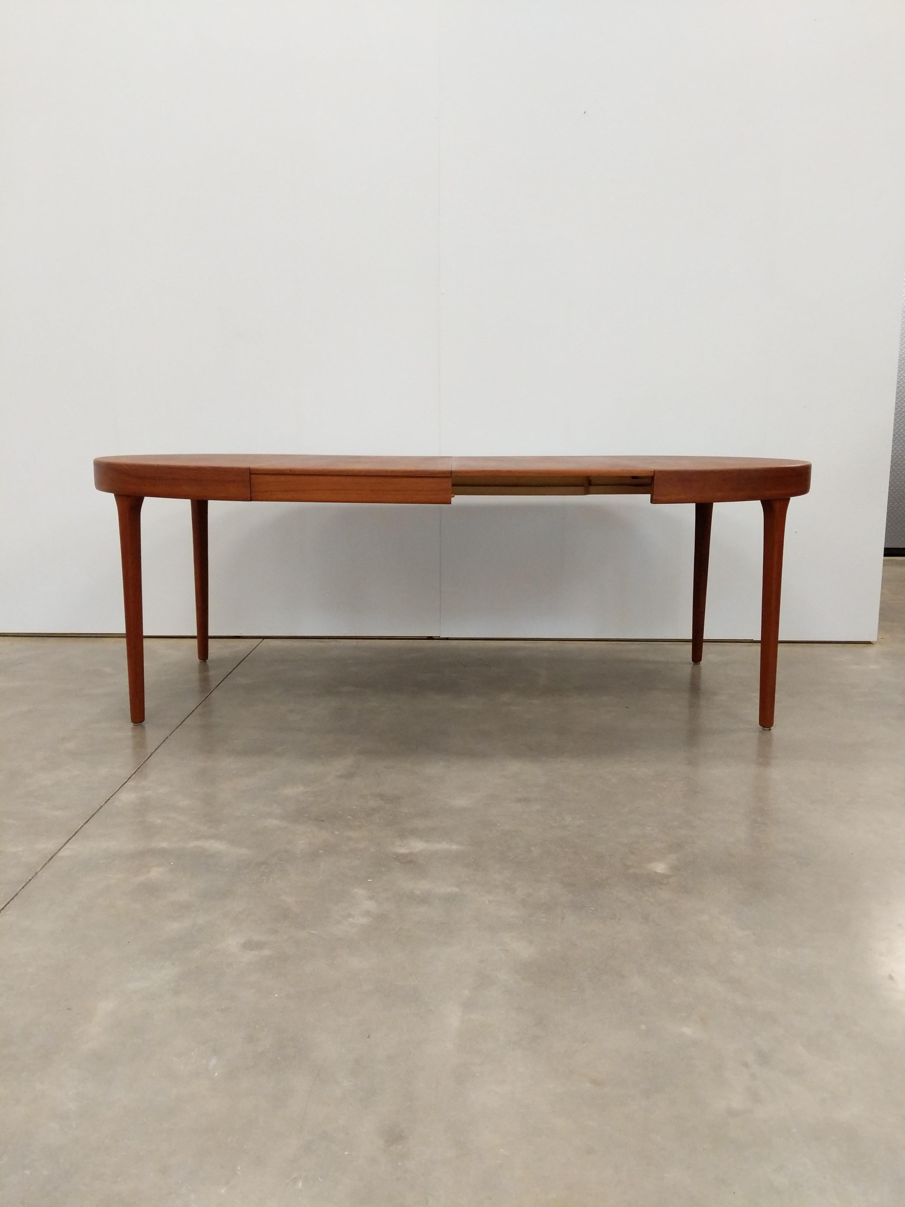 Tavolo da pranzo allungabile in teak danese moderno vintage di Svend Åge Madsen in vendita 4