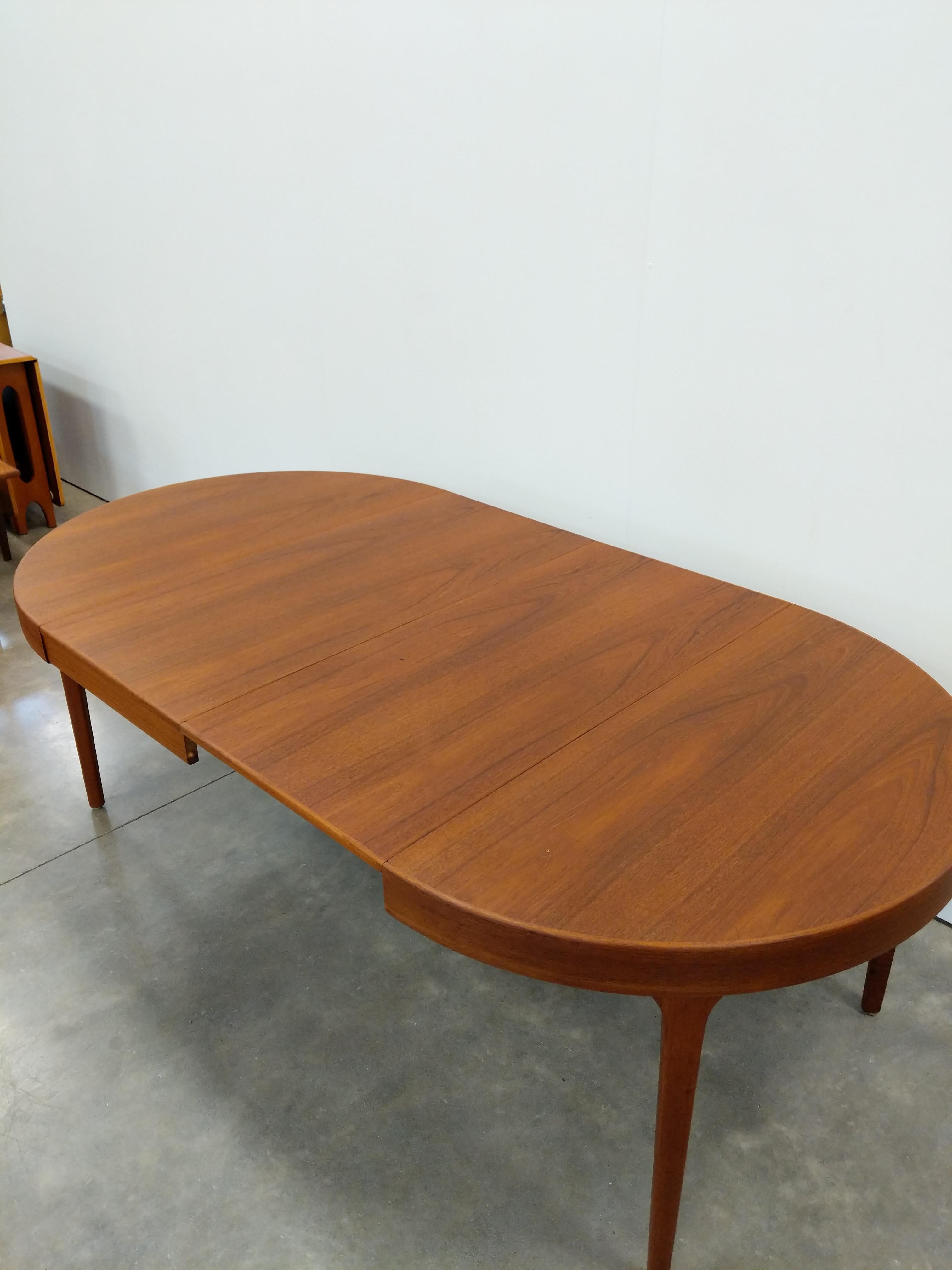 Tavolo da pranzo allungabile in teak danese moderno vintage di Svend Åge Madsen in vendita 5