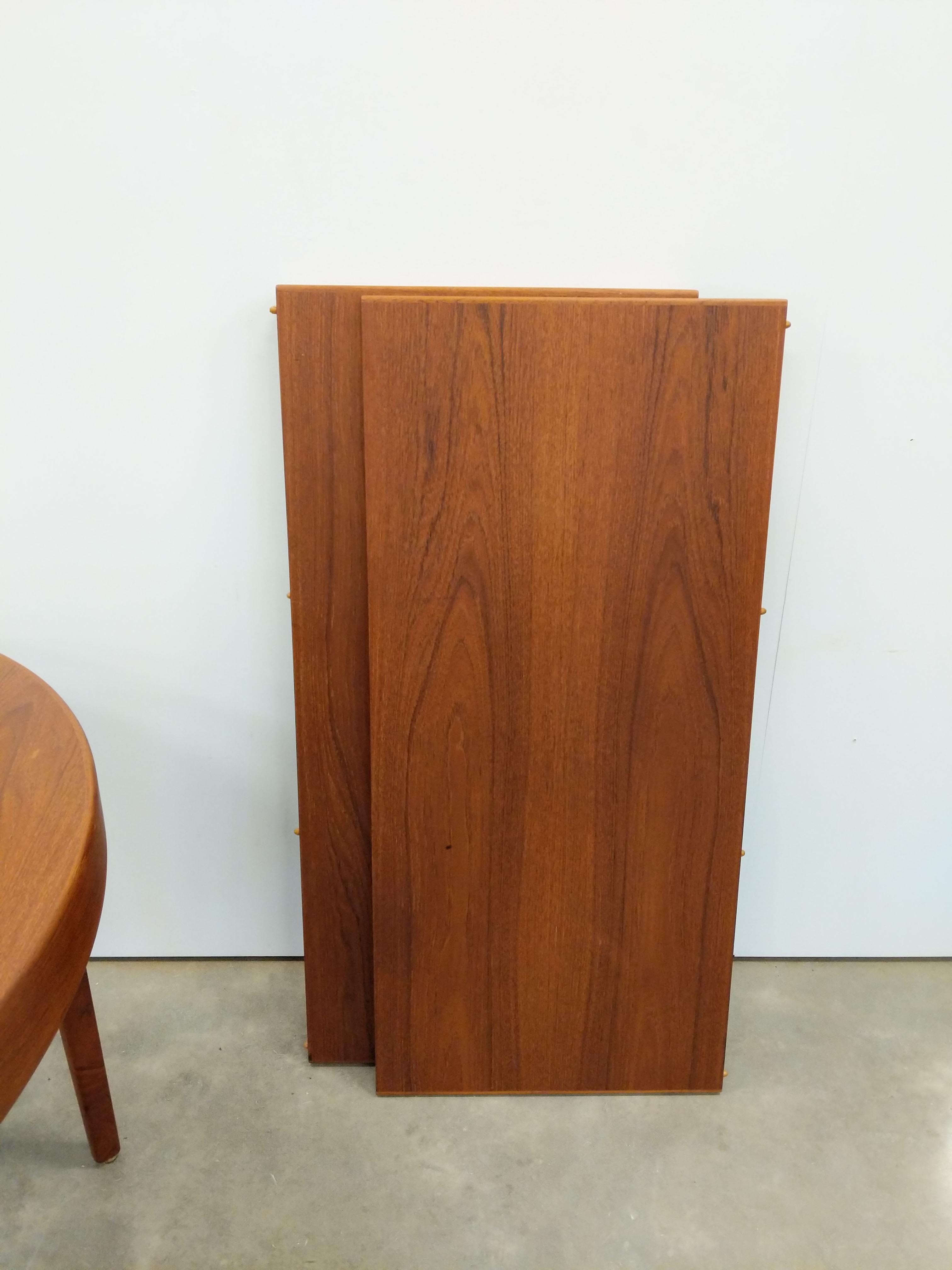 XX secolo Tavolo da pranzo allungabile in teak danese moderno vintage di Svend Åge Madsen in vendita