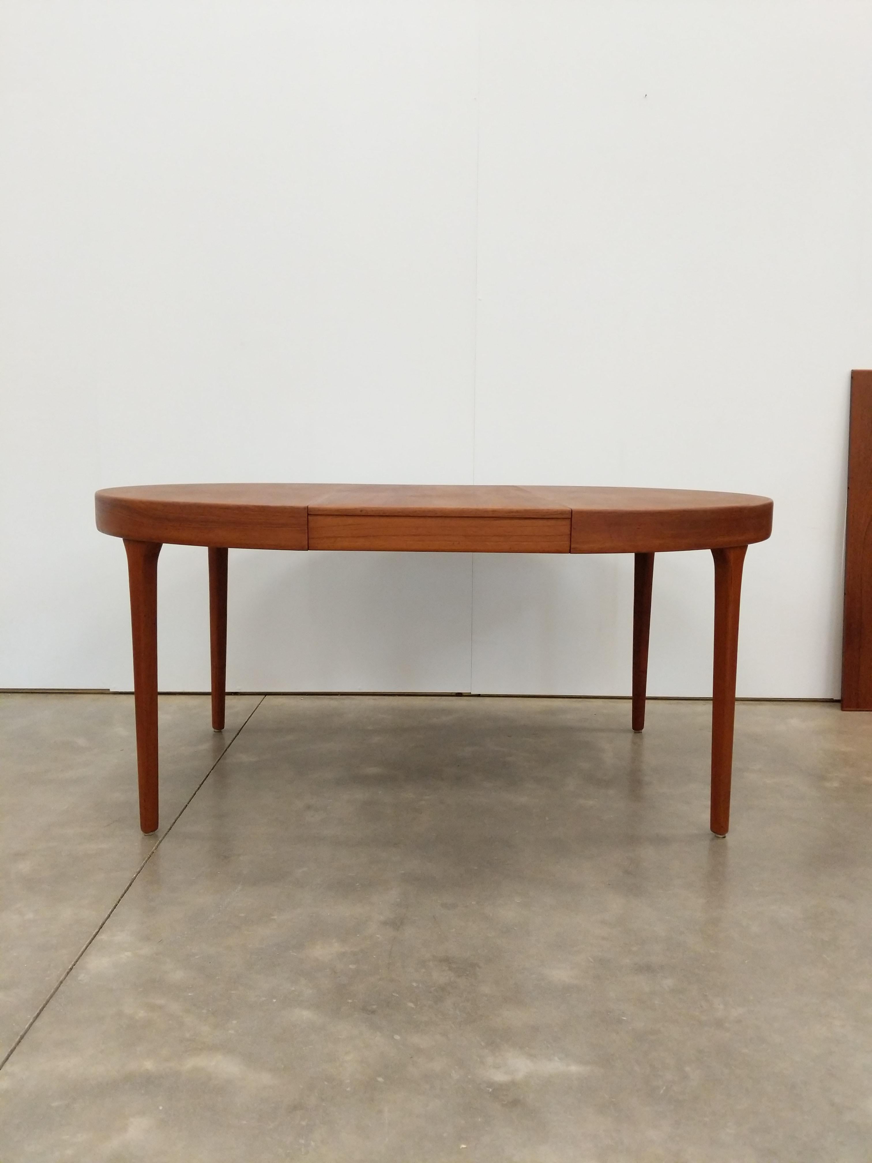 Tavolo da pranzo allungabile in teak danese moderno vintage di Svend Åge Madsen in vendita 2