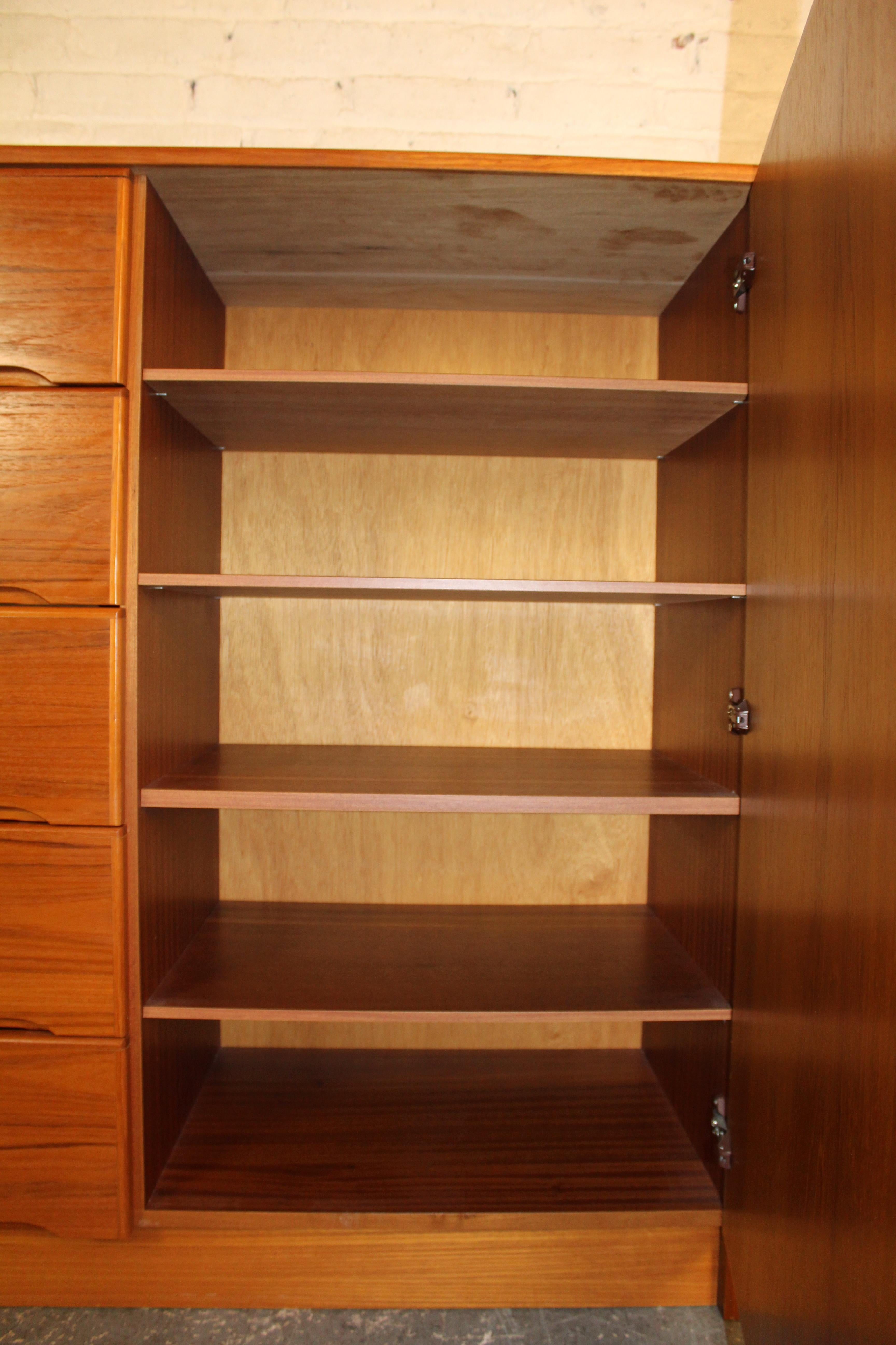 Cassapanca da gentiluomo in teak danese moderna d'epoca in vendita 6